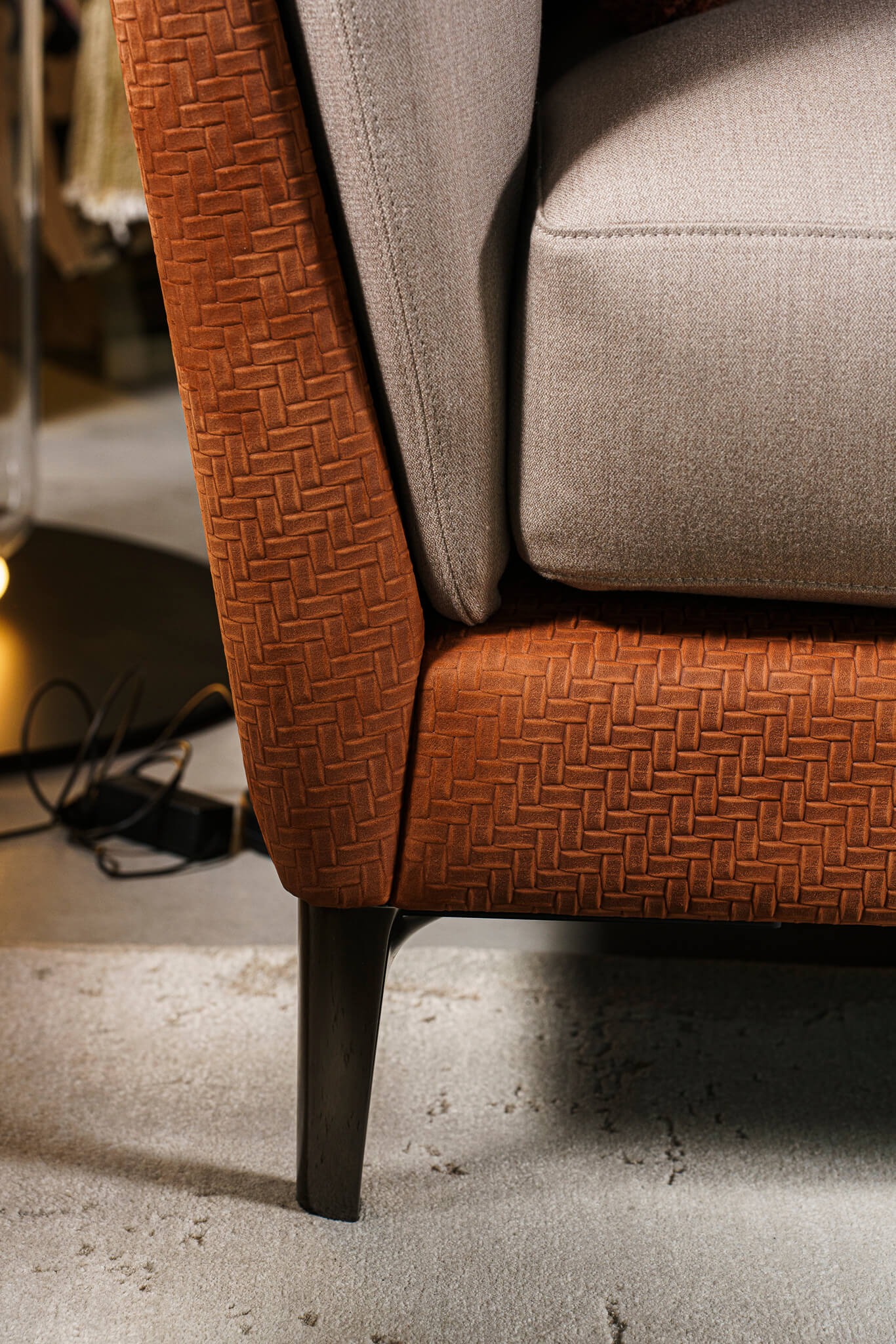 Poltrona Frau Диван Bretagne Gran Comfort Pelle Knits Paprika / Wool Satin Nougat от Poltrona Frau — в интерьере