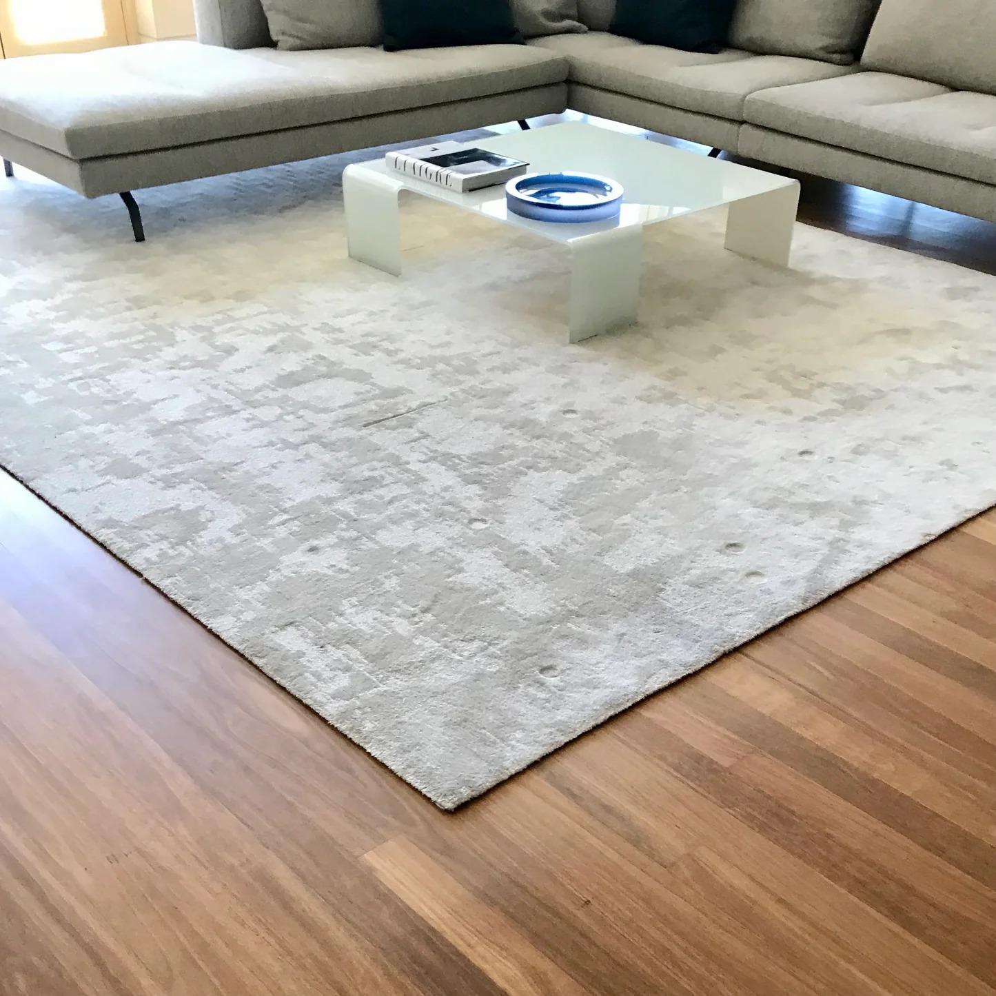 B&B Italia Ковер Istos от B&B Italia — в интерьере