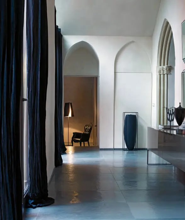 B&B Italia Ваза Overscale Flames от B&B Italia — в интерьере