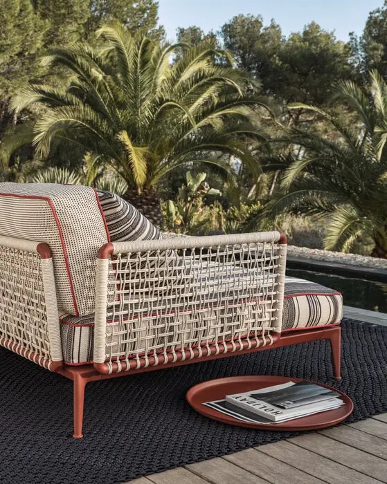 B&B Italia Уличный журнальный столик Fat-Fat Outdoor от B&B Italia — в интерьере