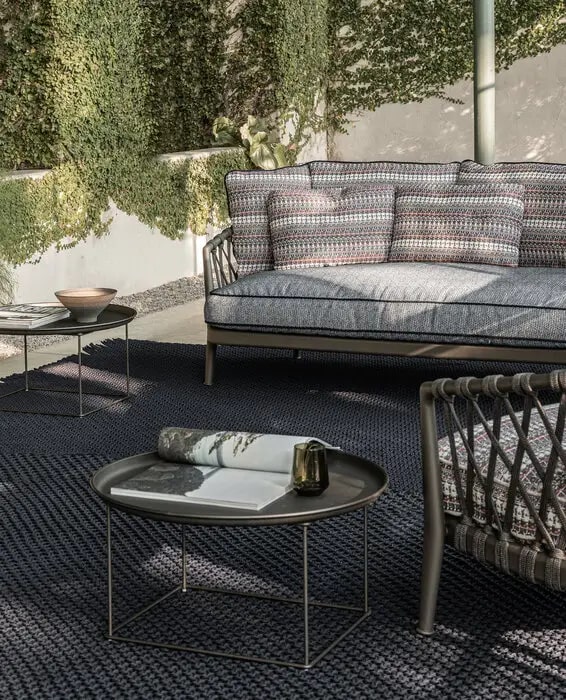 B&B Italia Уличный журнальный столик Fat-Fat Outdoor от B&B Italia — в интерьере