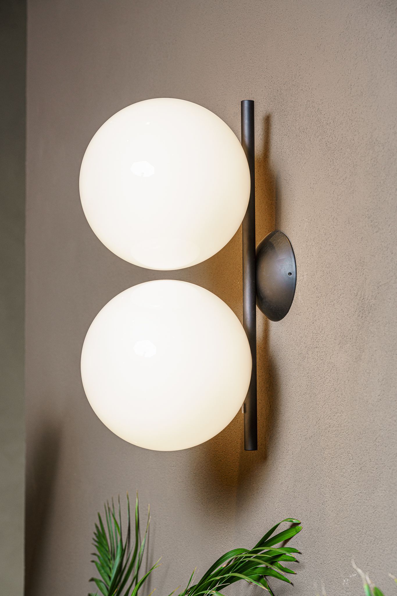 Flos Универсальный светильник iC/W1 Double Black от Flos — в интерьере
