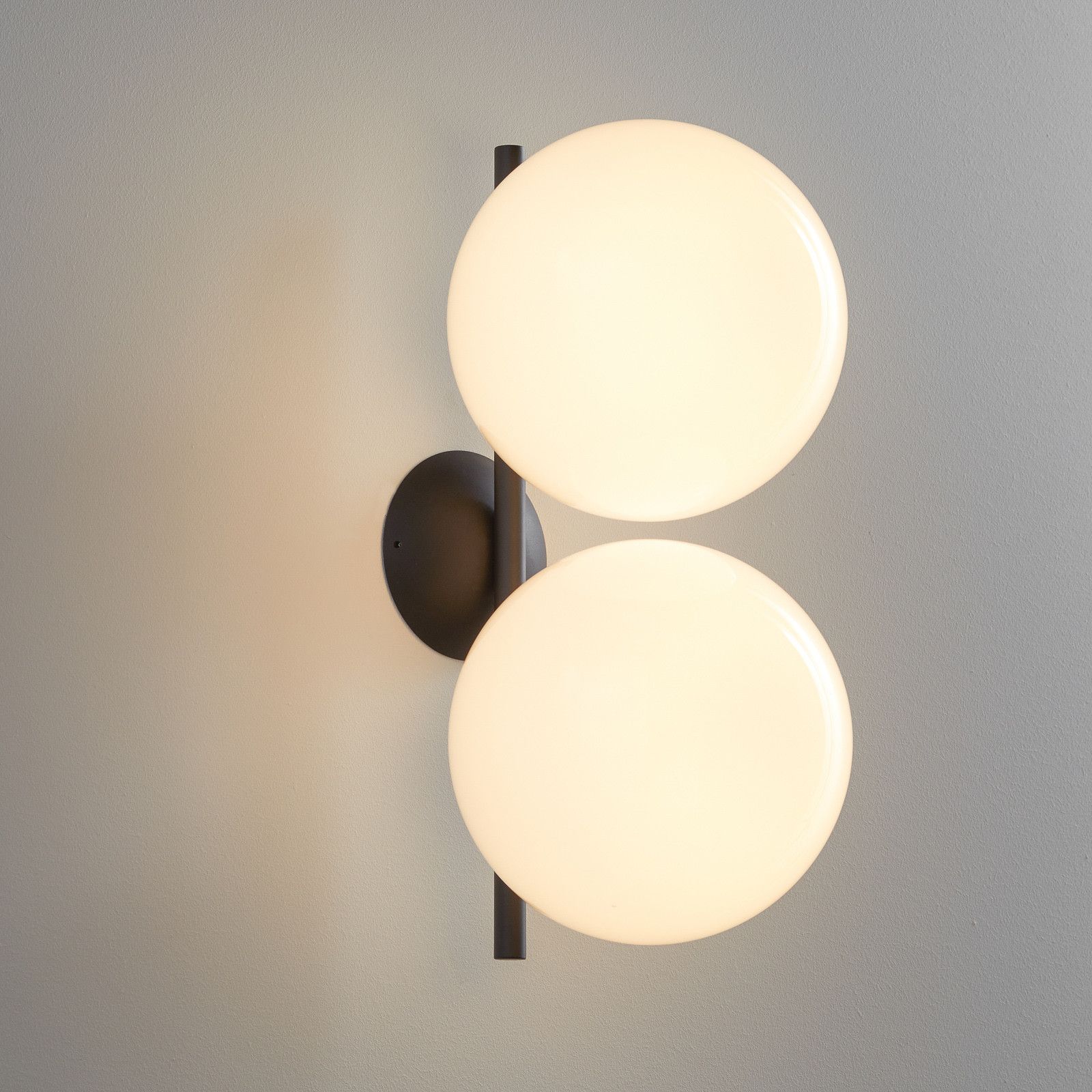 Flos Универсальный светильник iC/W1 Double Black от Flos — в интерьере