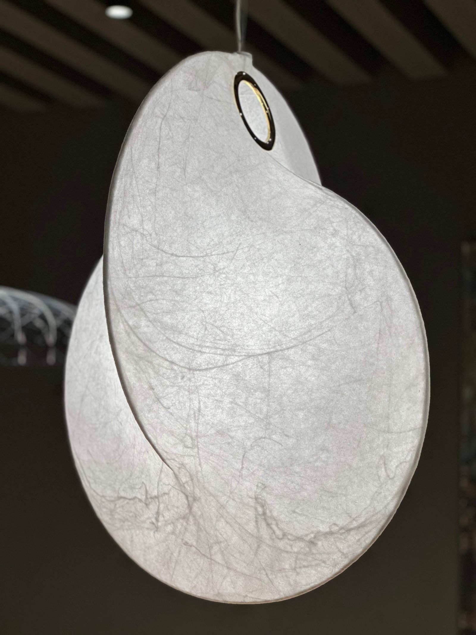 Flos Подвесной светильник Overlap 1 White от Flos — в интерьере