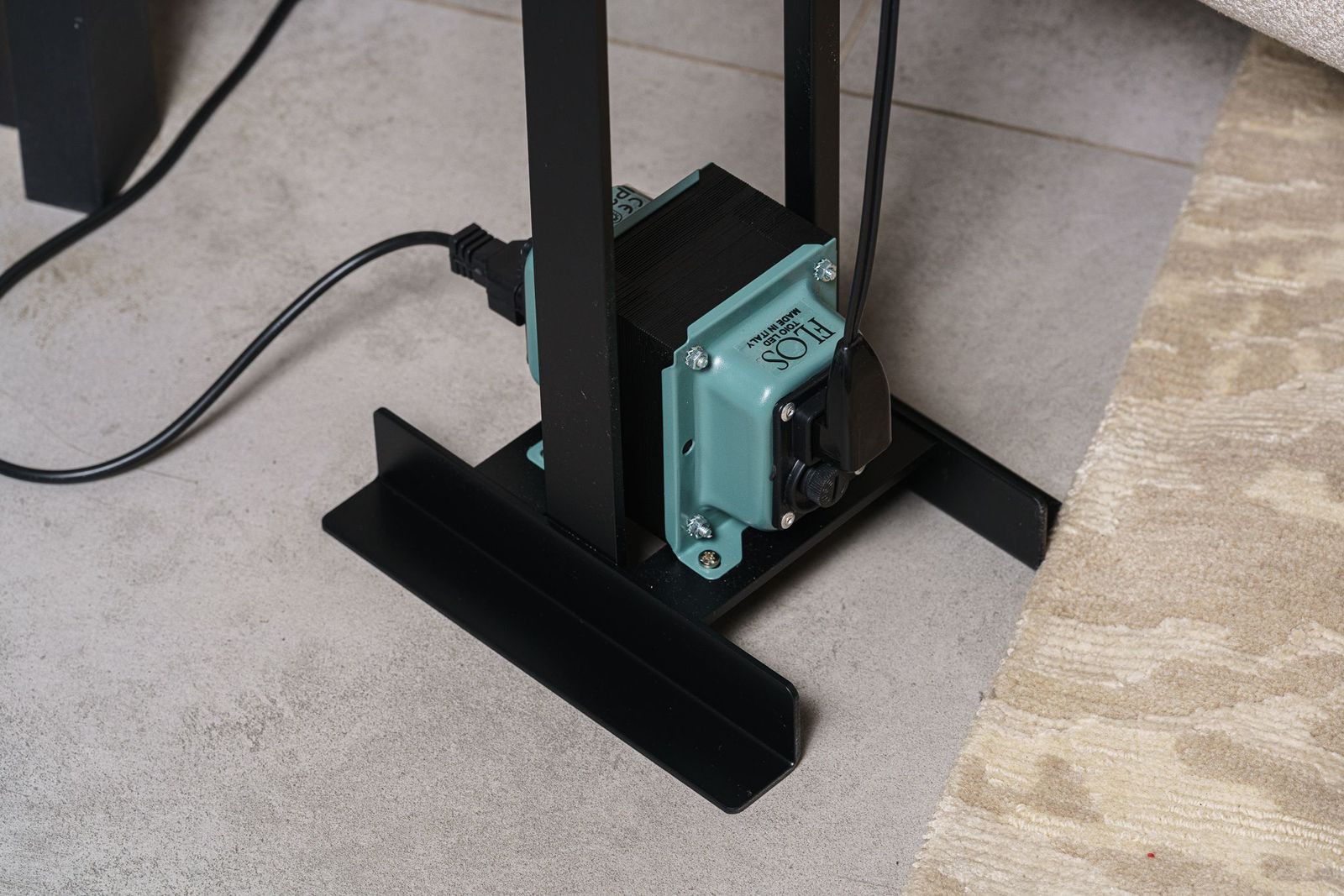 Flos Торшер Toio Led Black F7630030 от Flos — в интерьере