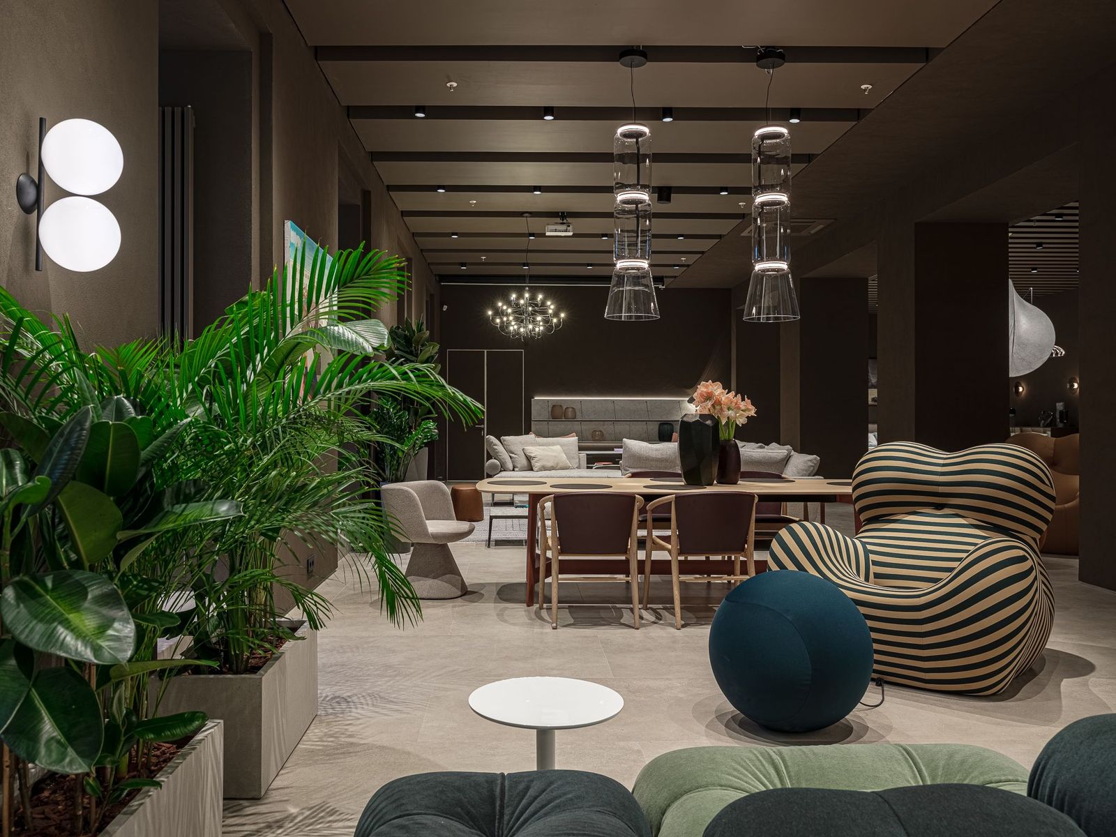 Flos Подвесной светильник Noctambule 2 Low Cylinder Cone от Flos — в интерьере