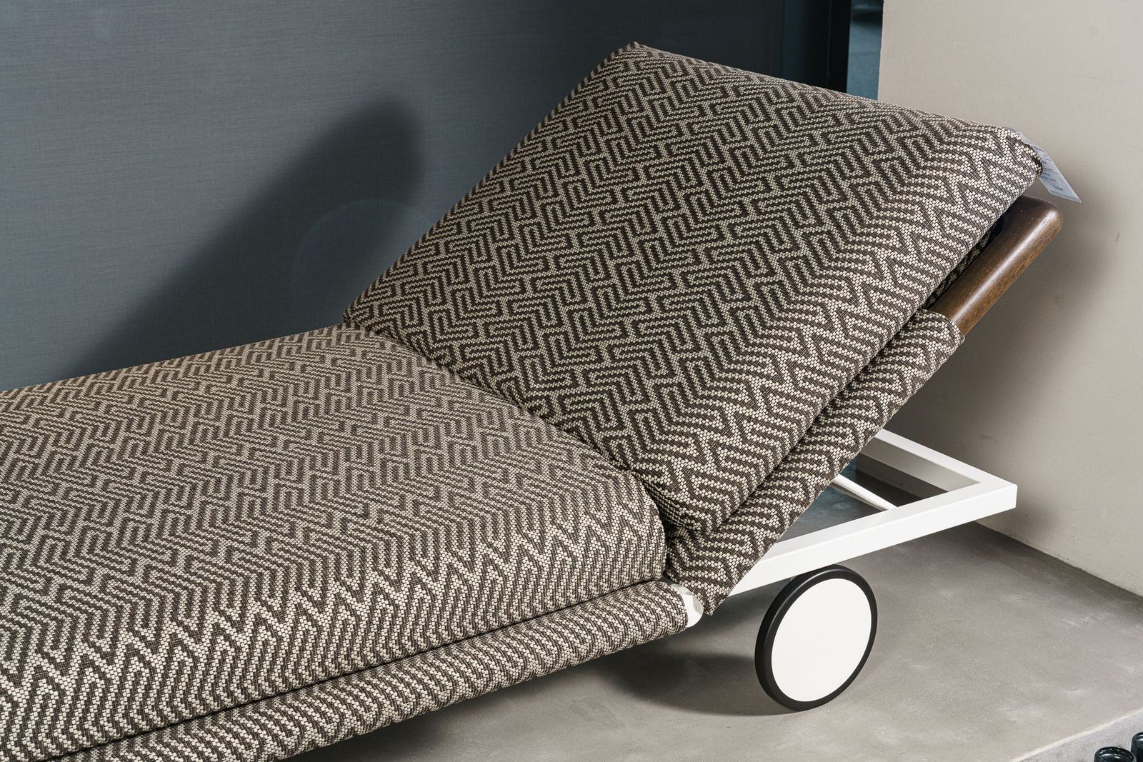Flou Уличный шезлонг Gaudi Iroko / Twist от Flou — в интерьере