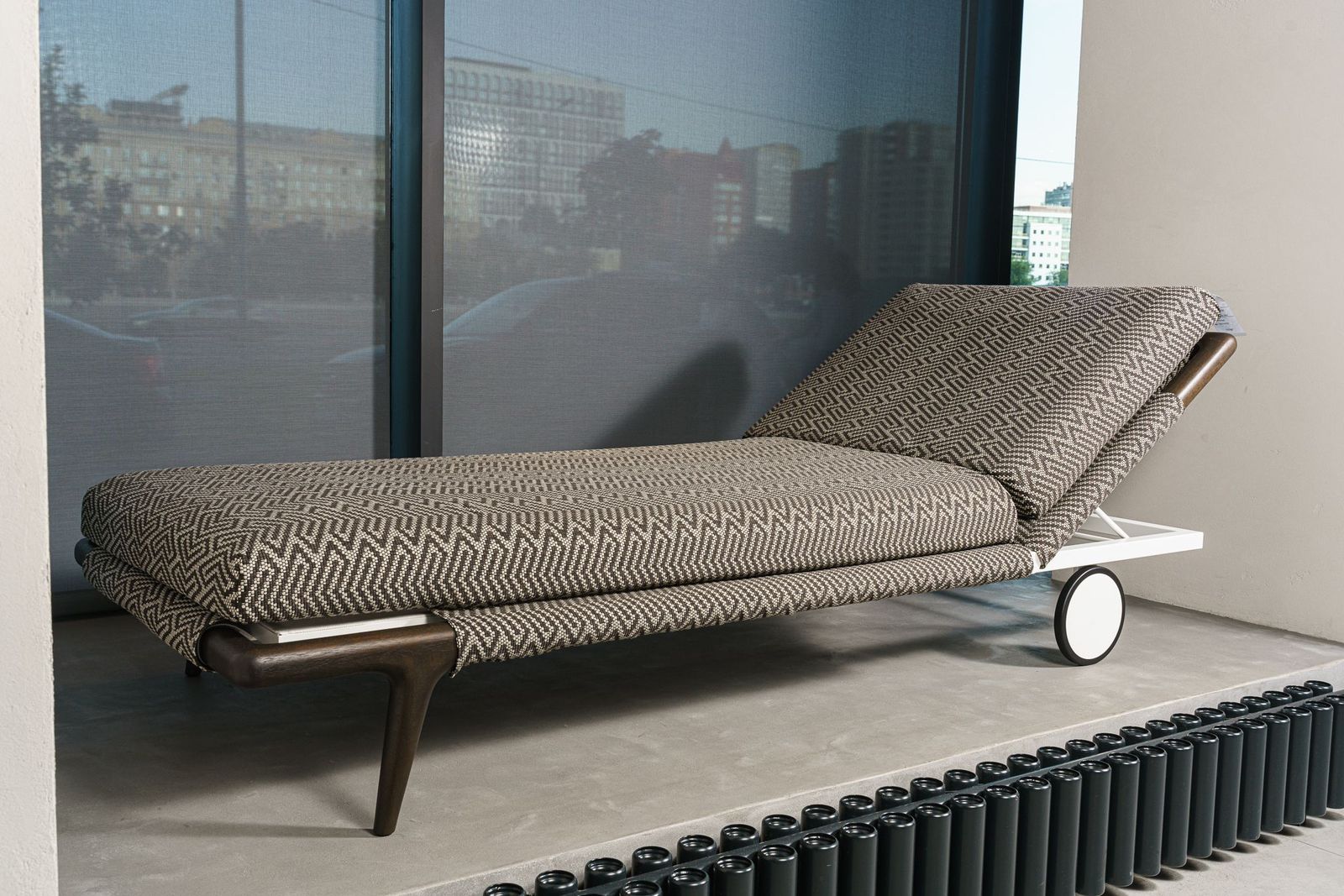 Flou Уличный шезлонг Gaudi Iroko / Twist от Flou — в интерьере