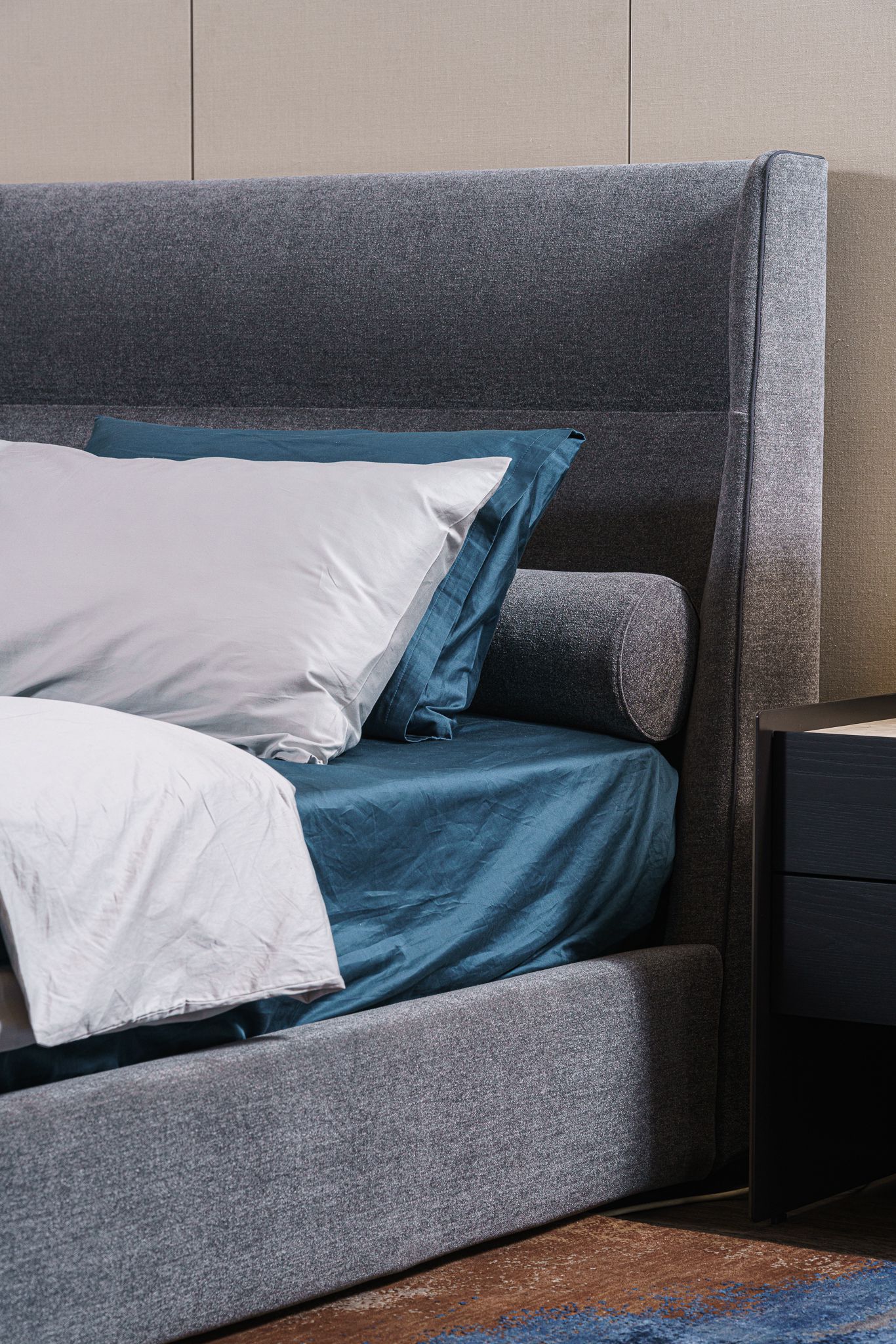 Poliform Кровать с боксом Chloe Naxos 21 Roccia от Poliform — в интерьере