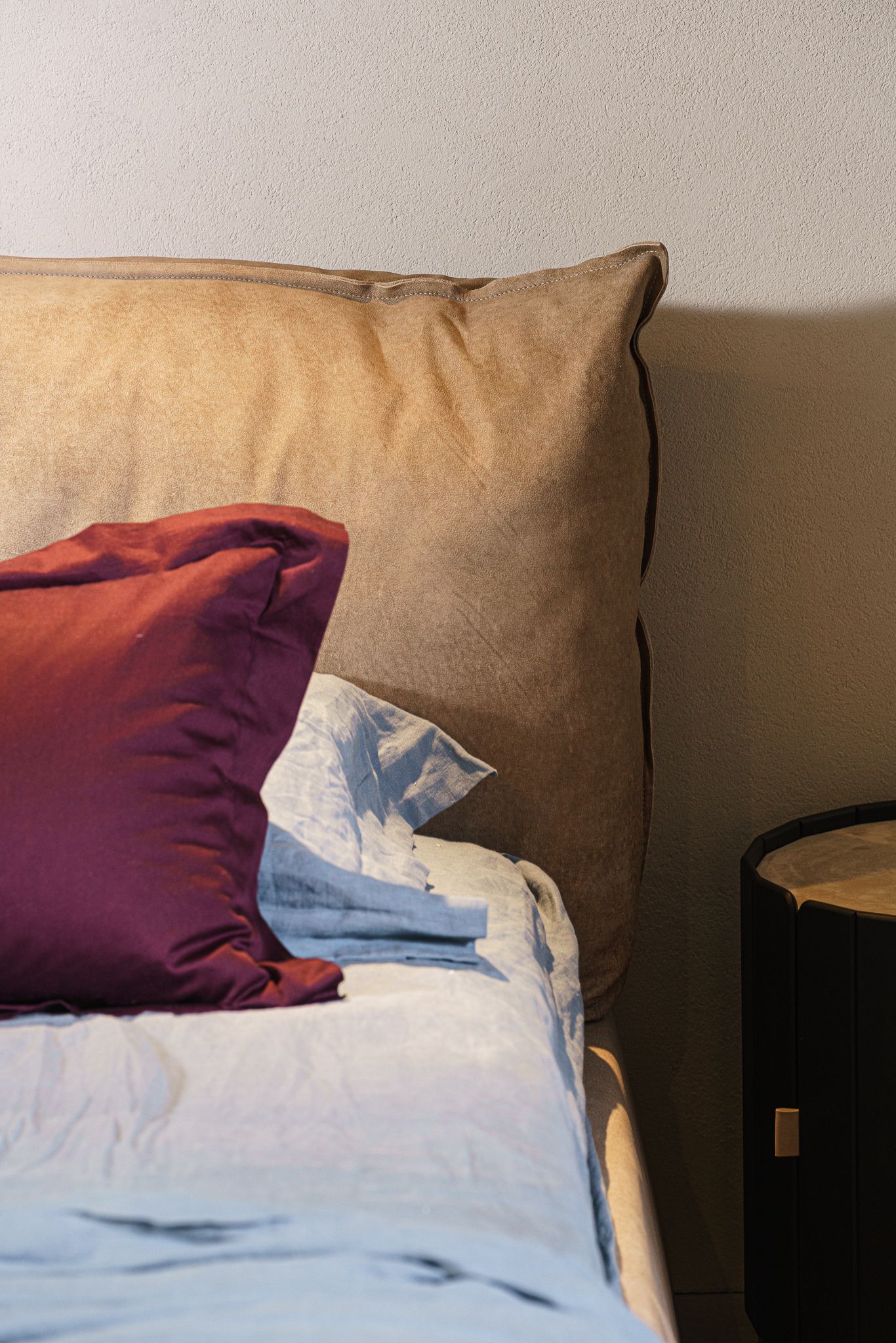 Baxter Кровать Paris Slim 160 Bo.Hemian Savana от Baxter — в интерьере