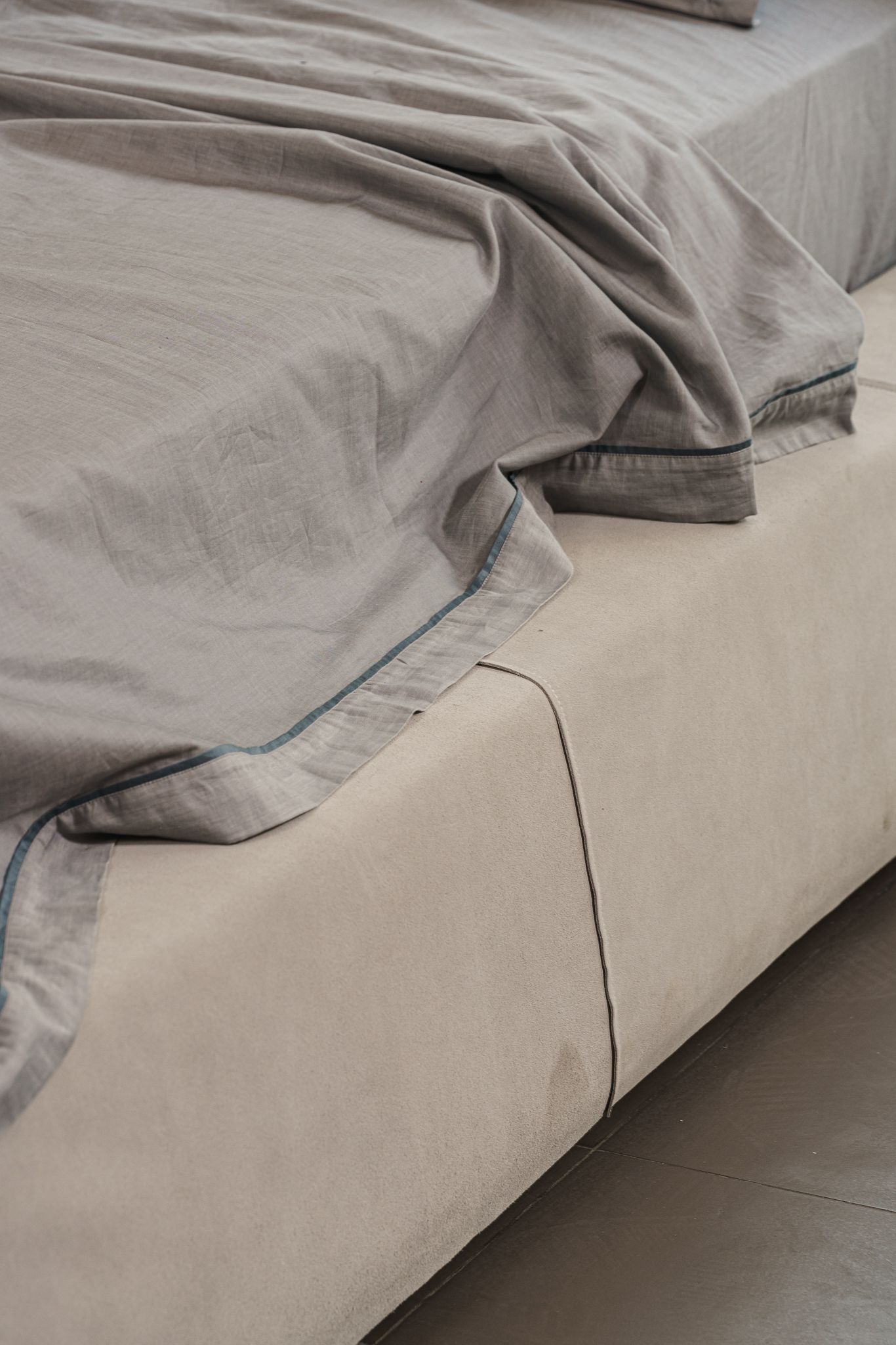 Baxter Кровать Paris Reverse Fog от Baxter — в интерьере