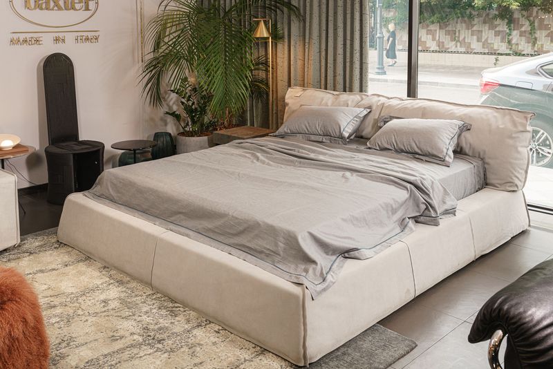 Baxter Кровать Paris Reverse Fog от Baxter — в интерьере