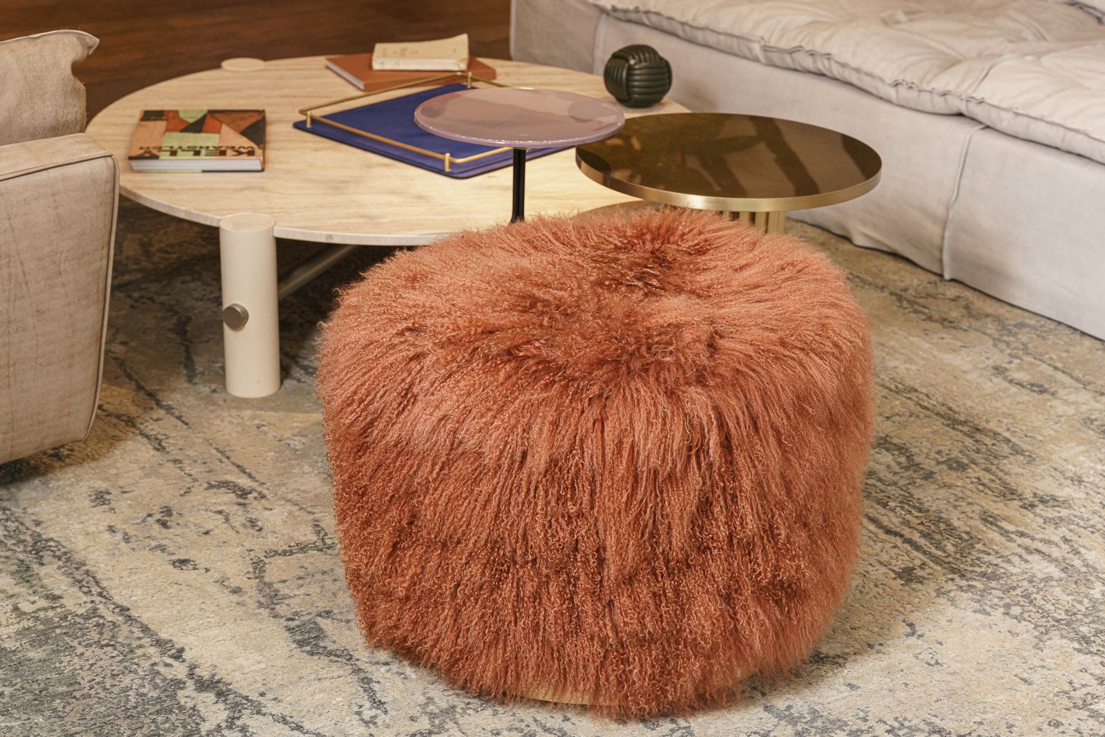 Baxter Пуф Anais Oval Kashmir Cuir от Baxter — в интерьере