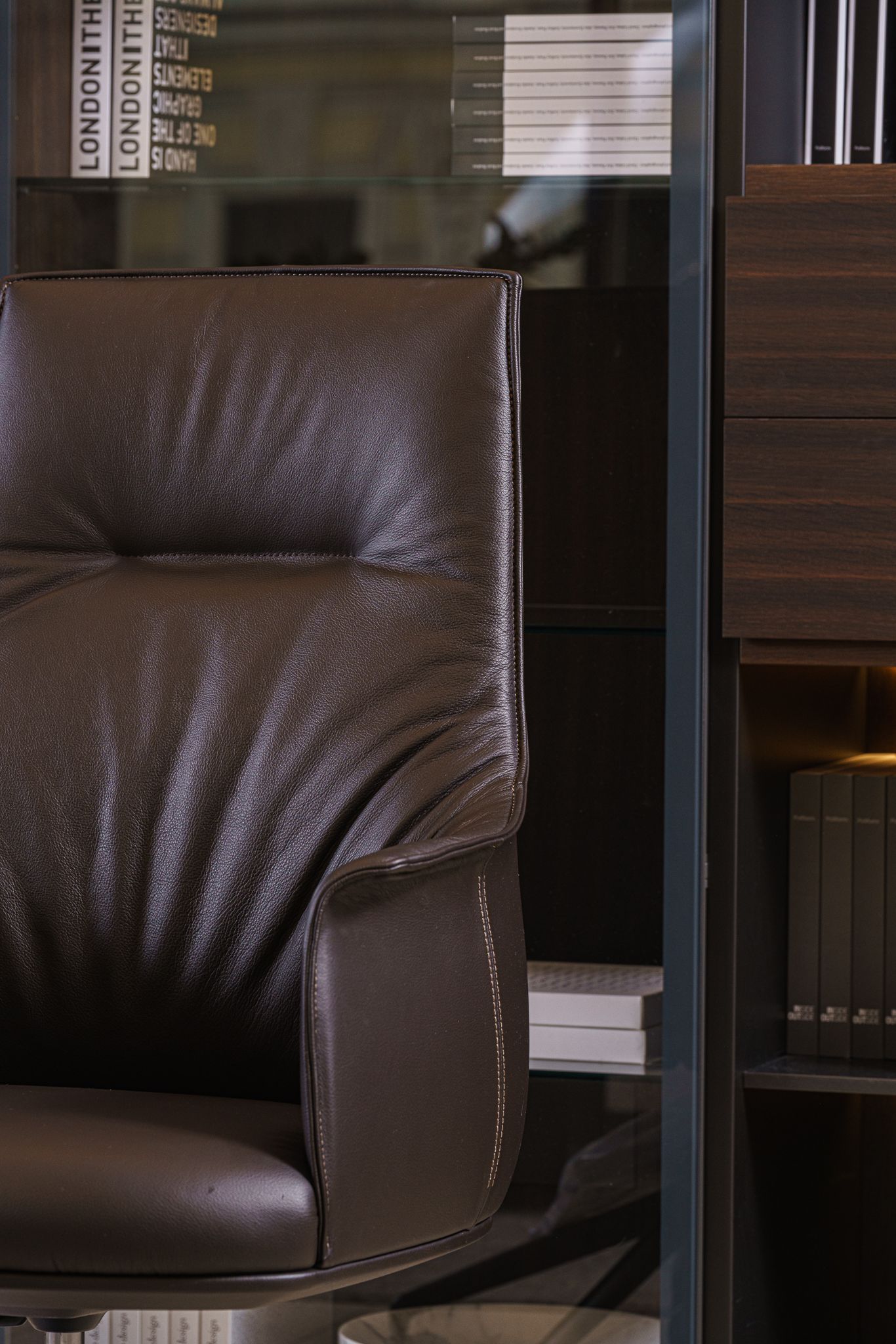 Poltrona Frau Рабочее кресло Archibald Executive SC Ardesia от Poltrona Frau — в интерьере