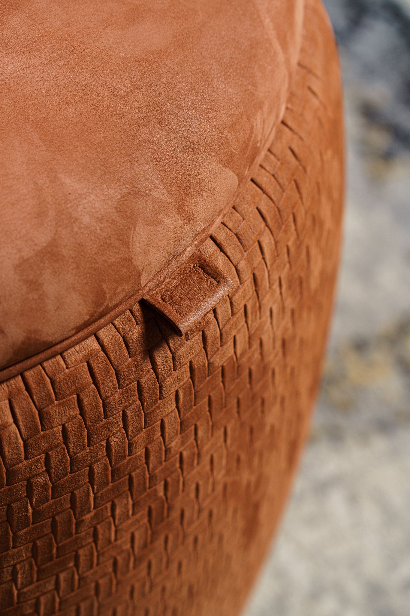 Poltrona Frau Пуф Grant Deluxe Pelle Knits Paprika от Poltrona Frau — в интерьере