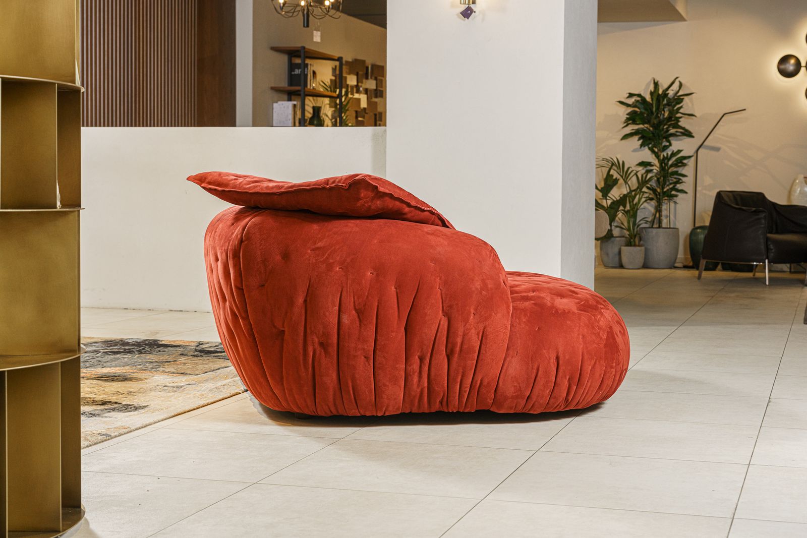 Baxter Диван Ortigia Nabuck Rhubarb от Baxter — в интерьере