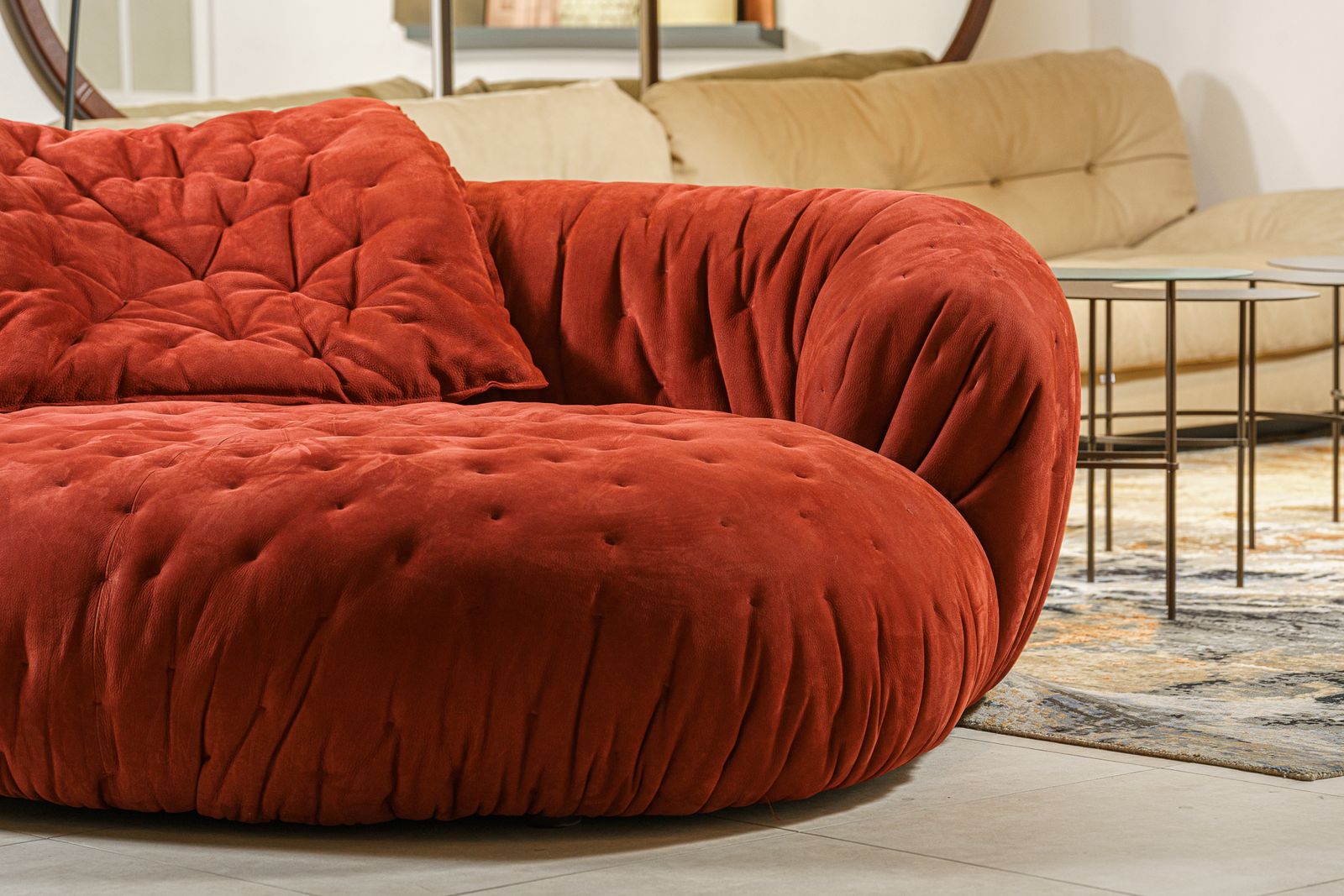 Baxter Диван Ortigia Nabuck Rhubarb от Baxter — в интерьере