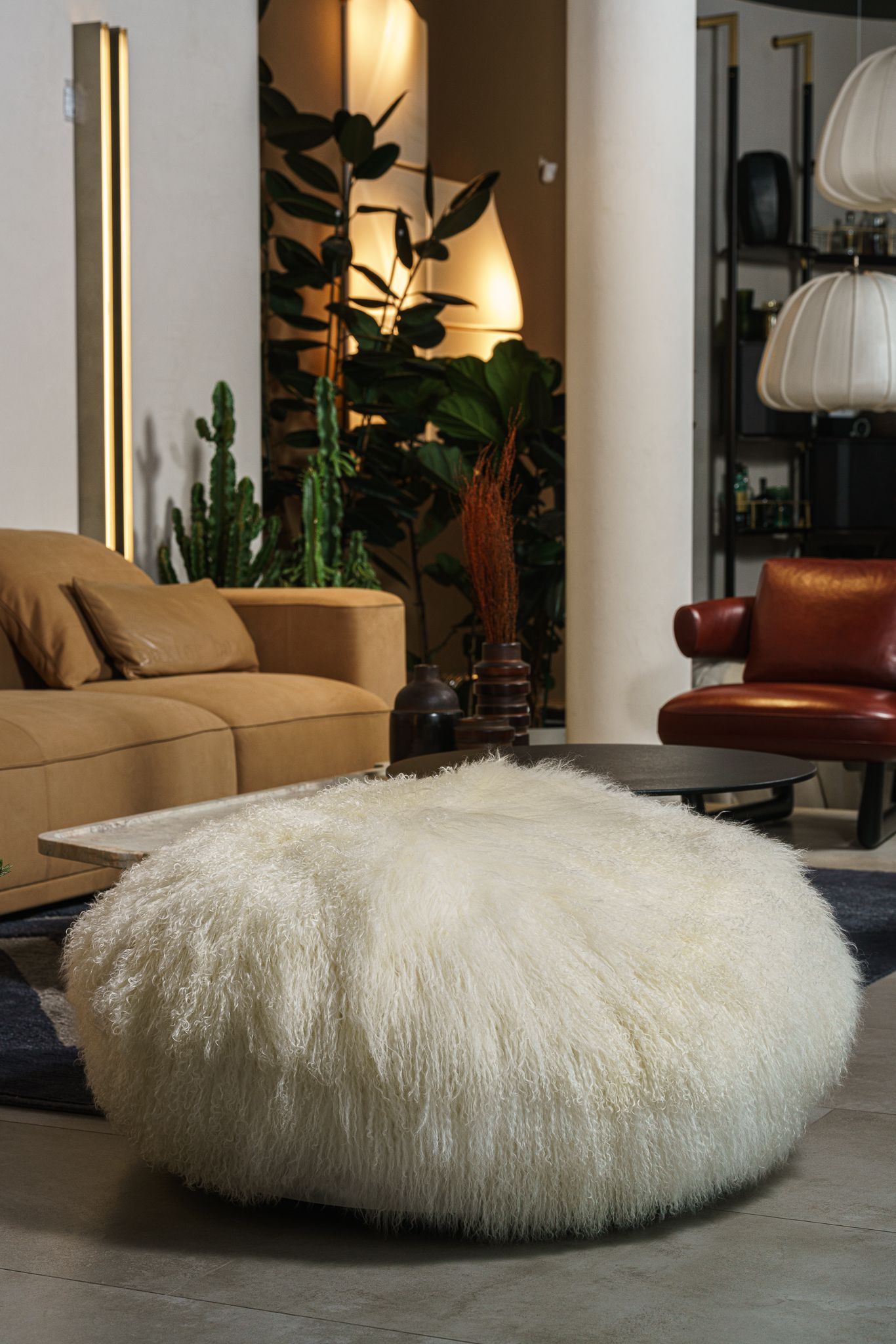 Baxter Пуф Aura Mongolia White / Chromed metal от Baxter — в интерьере