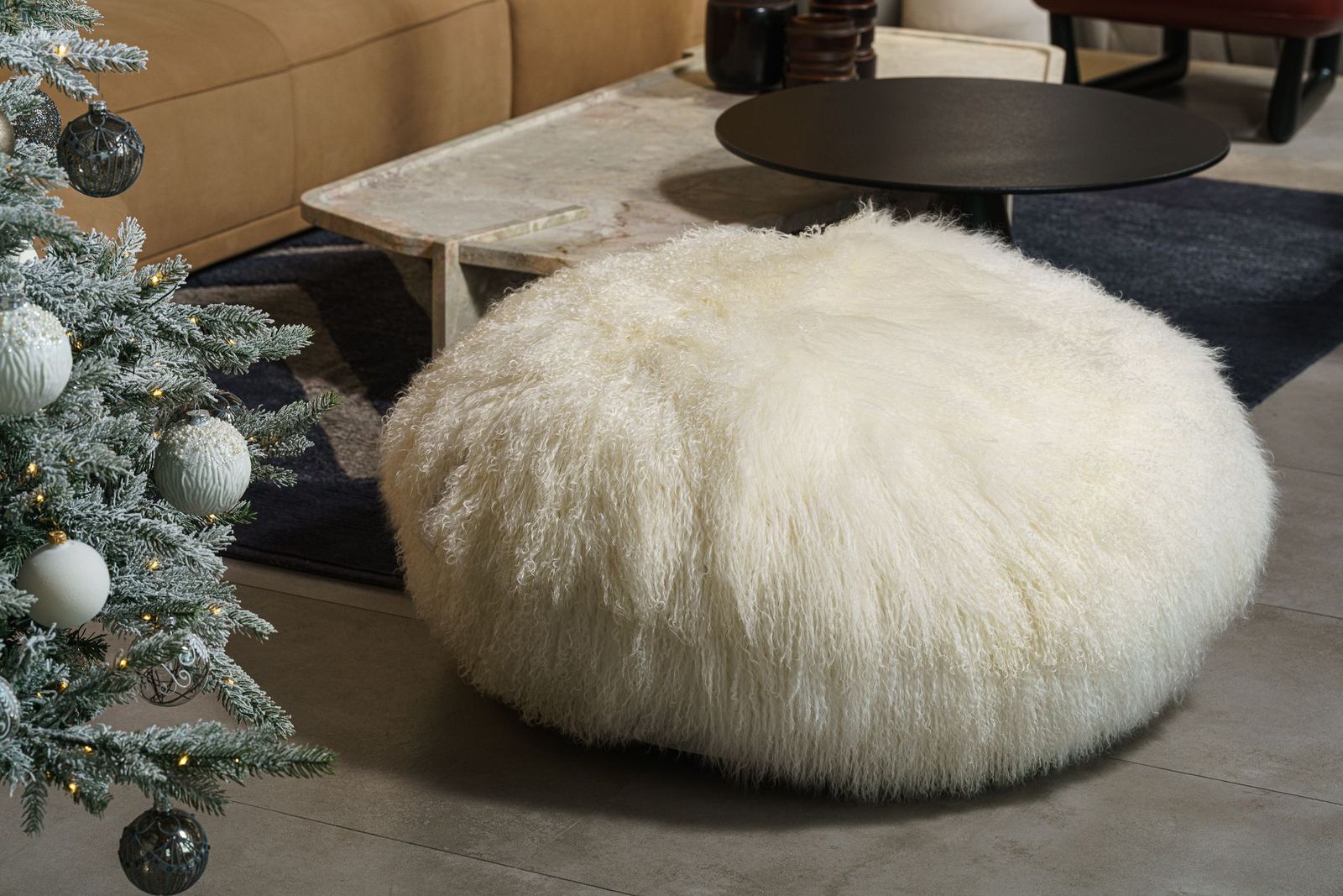 Baxter Пуф Aura Mongolia White / Chromed metal от Baxter — в интерьере