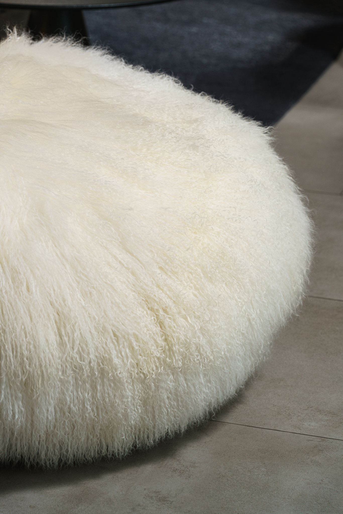Baxter Пуф Aura Mongolia White / Chromed metal от Baxter — в интерьере