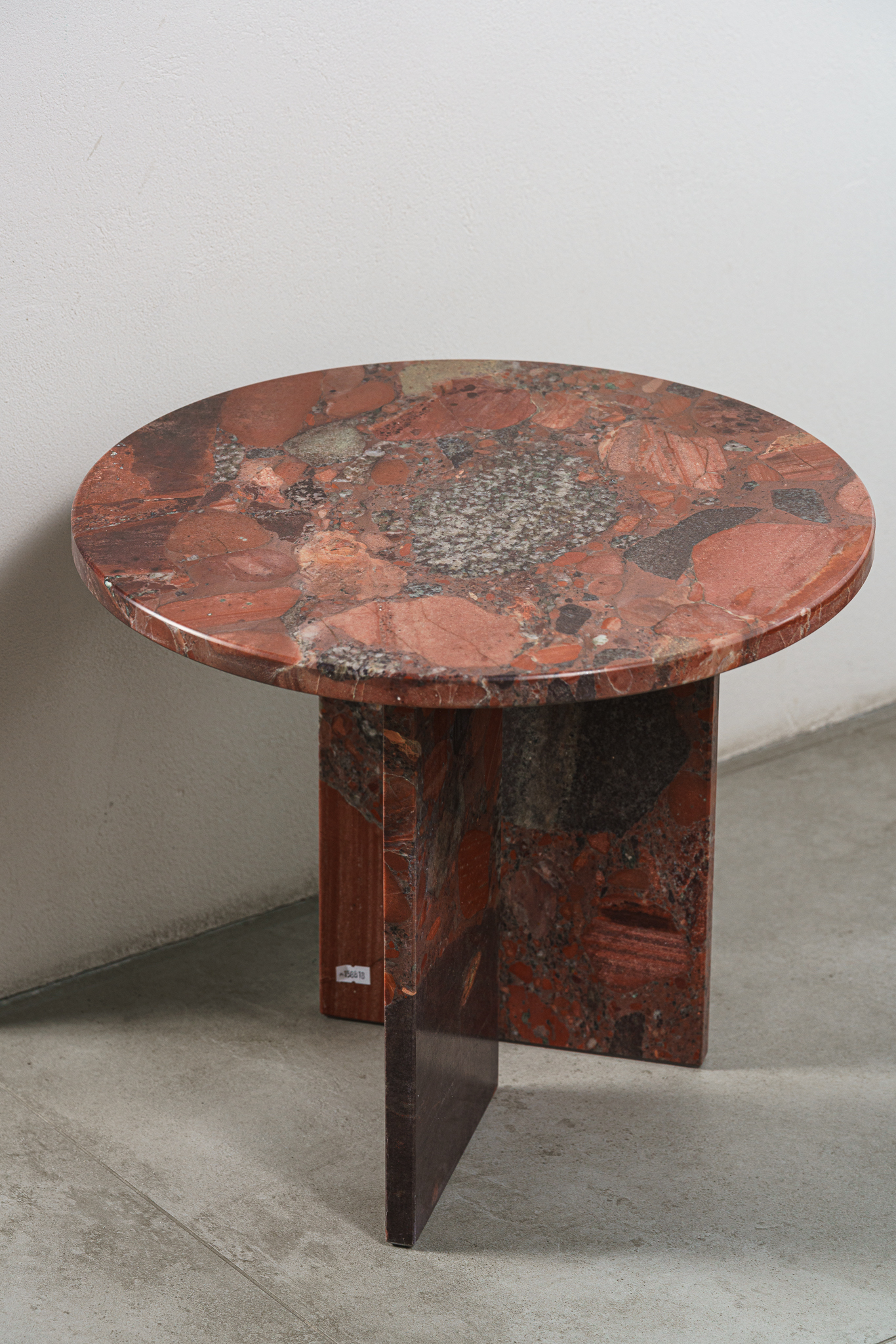 Baxter Журнальный столик Tebe Granite Red Rhapsody 45 от Baxter — в интерьере