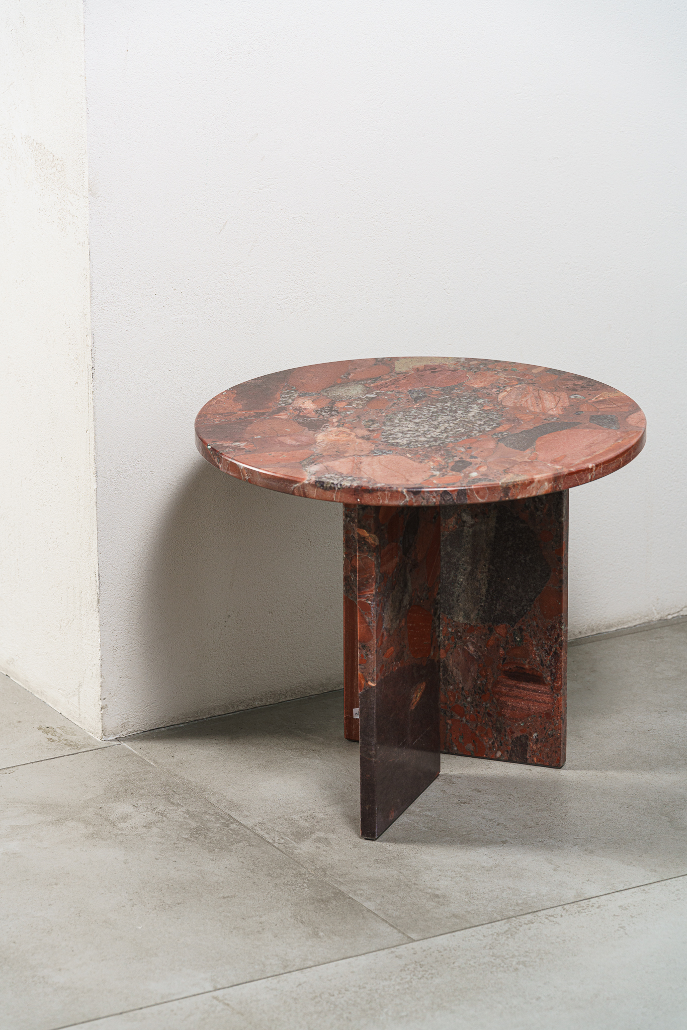 Baxter Журнальный столик Tebe Granite Red Rhapsody 45 от Baxter — в интерьере