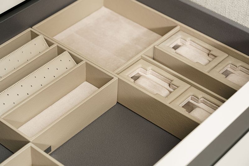 Molteni&C Шкаф распашной с фасадами в текстиле Gliss Master от Molteni & C — в интерьере
