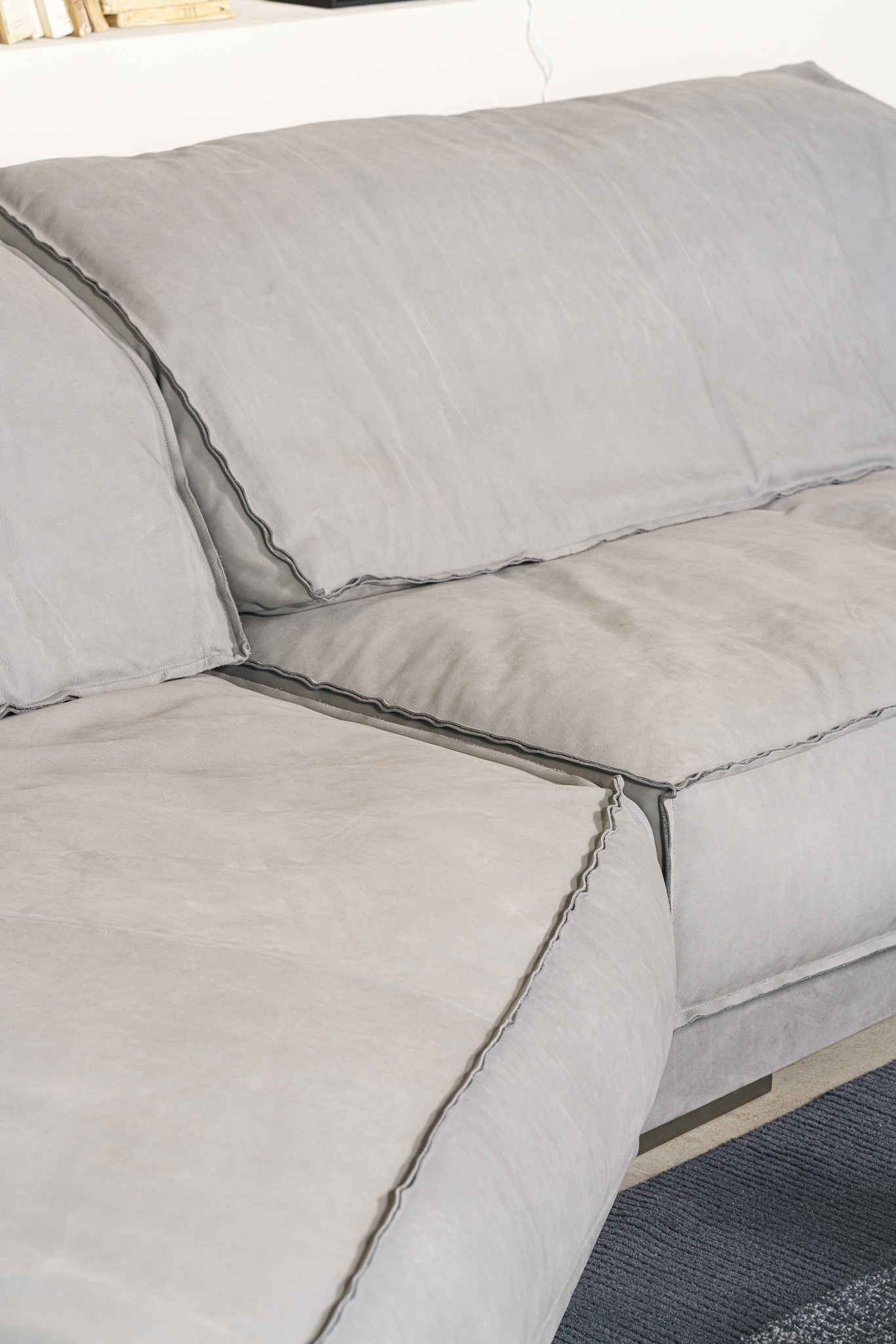 Baxter Диван Budapest Nabuck Light Grey от Baxter — в интерьере
