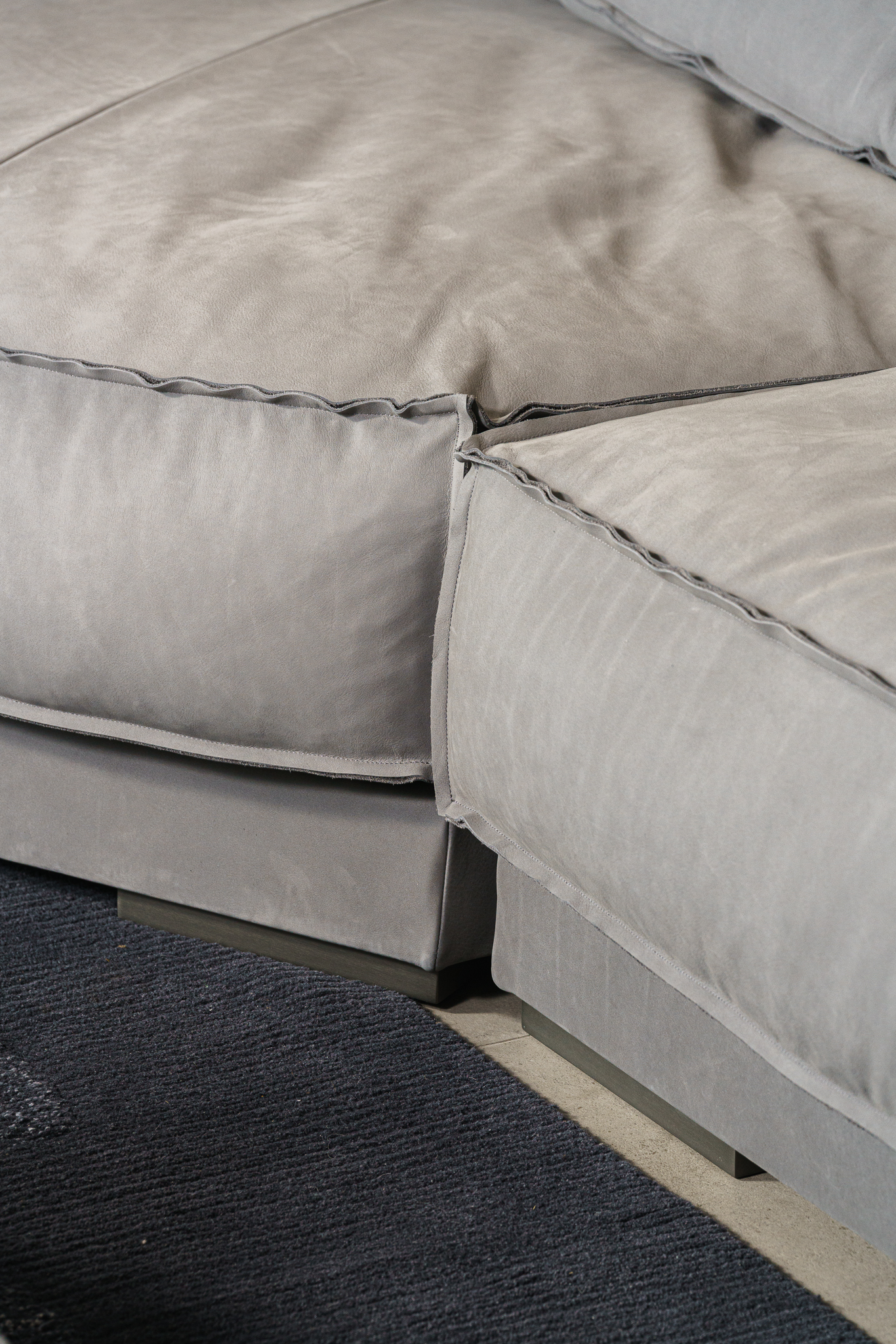 Baxter Диван Budapest Nabuck Light Grey от Baxter — в интерьере