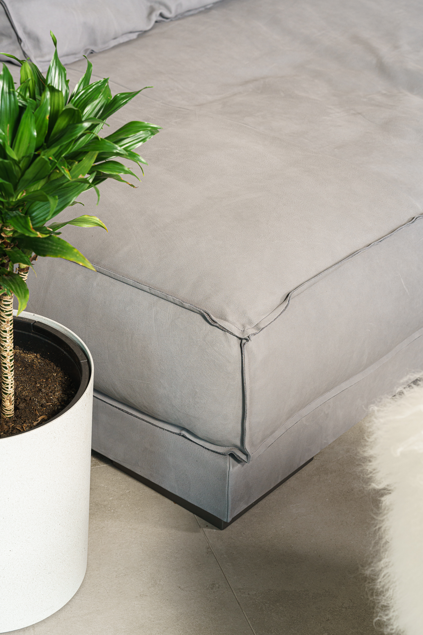 Baxter Диван Budapest Nabuck Light Grey от Baxter — в интерьере