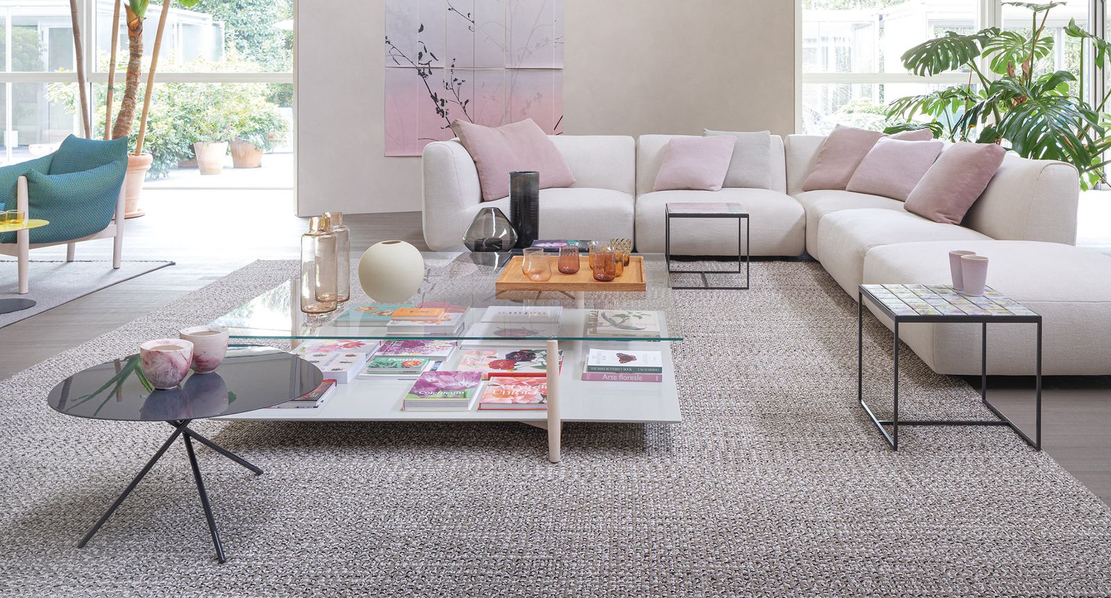 Paola Lenti Журнальный столик Harvey от Paola Lenti — в интерьере