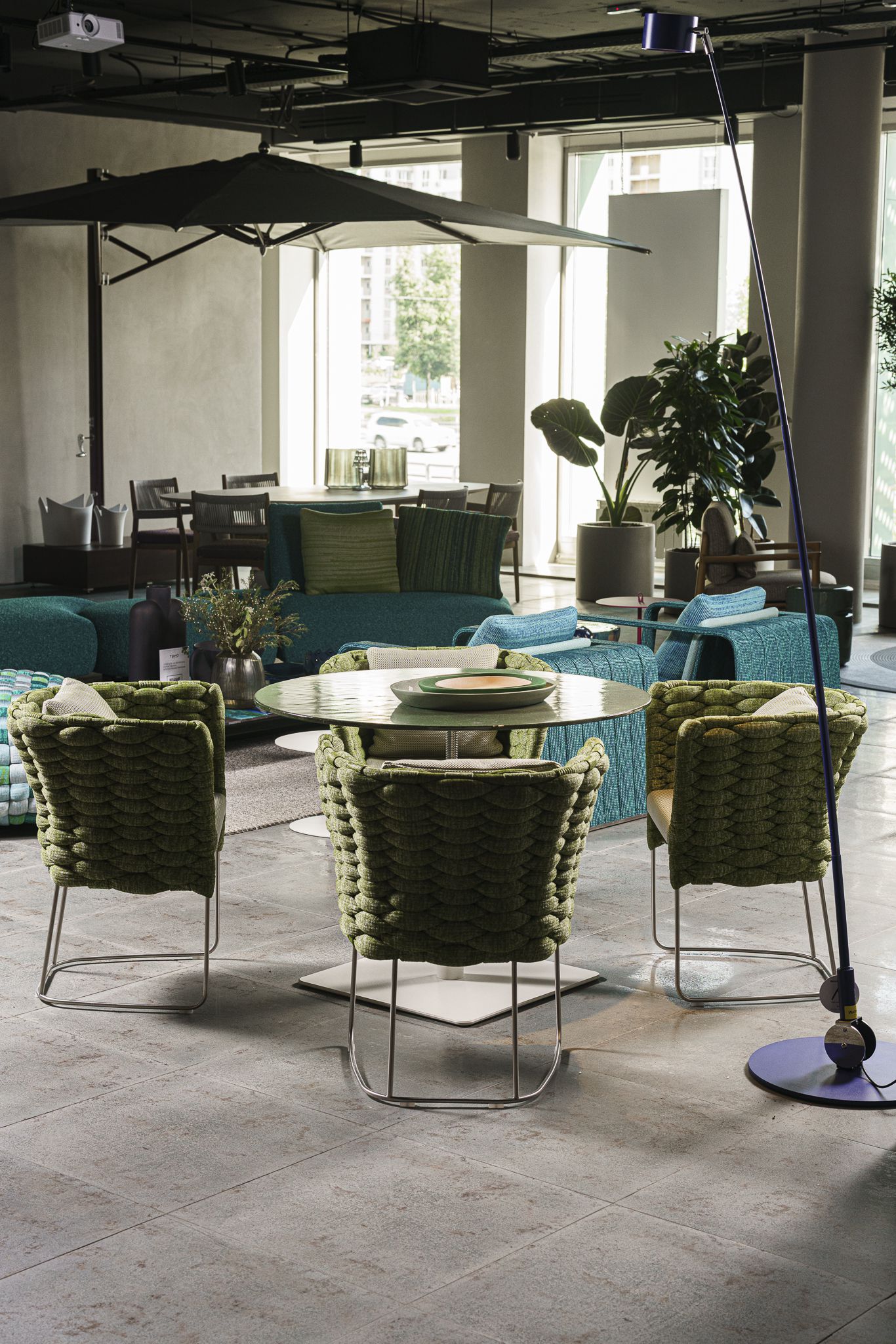 Paola Lenti Уличный стул Ami Outdoor Green от Paola Lenti — в интерьере