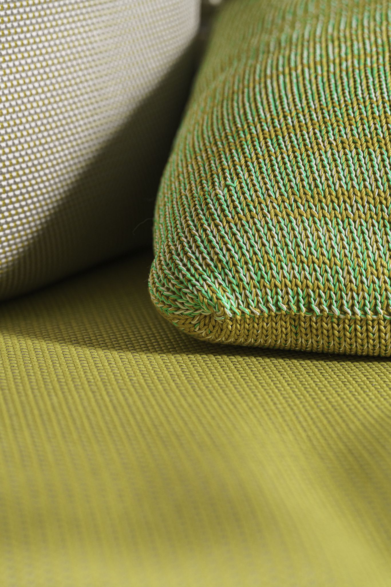 Paola Lenti Садовые качели Orbitry от Paola Lenti — в интерьере