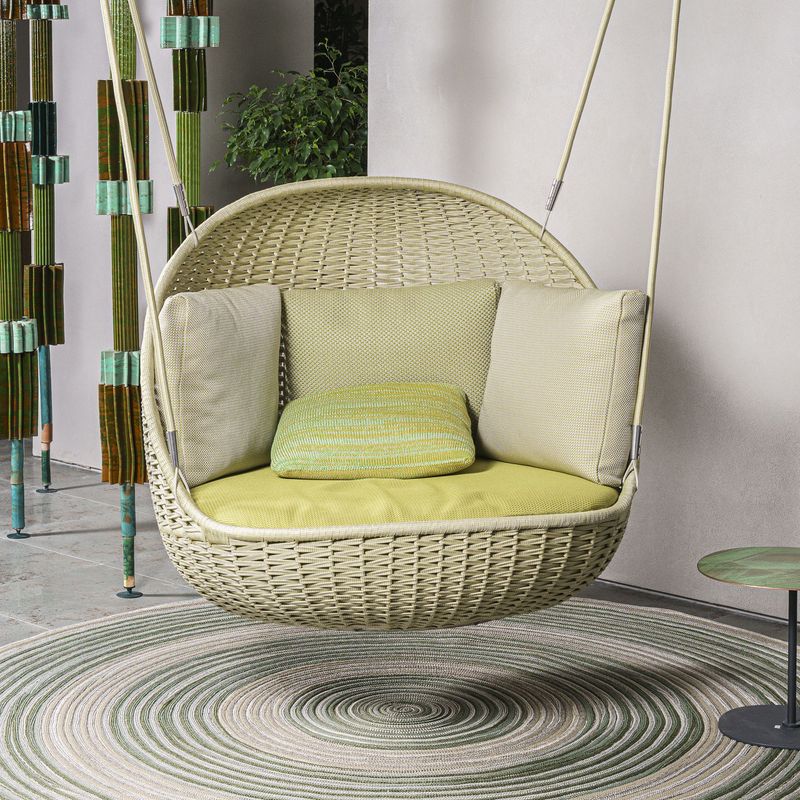 Paola Lenti Садовые качели Orbitry от Paola Lenti — в интерьере