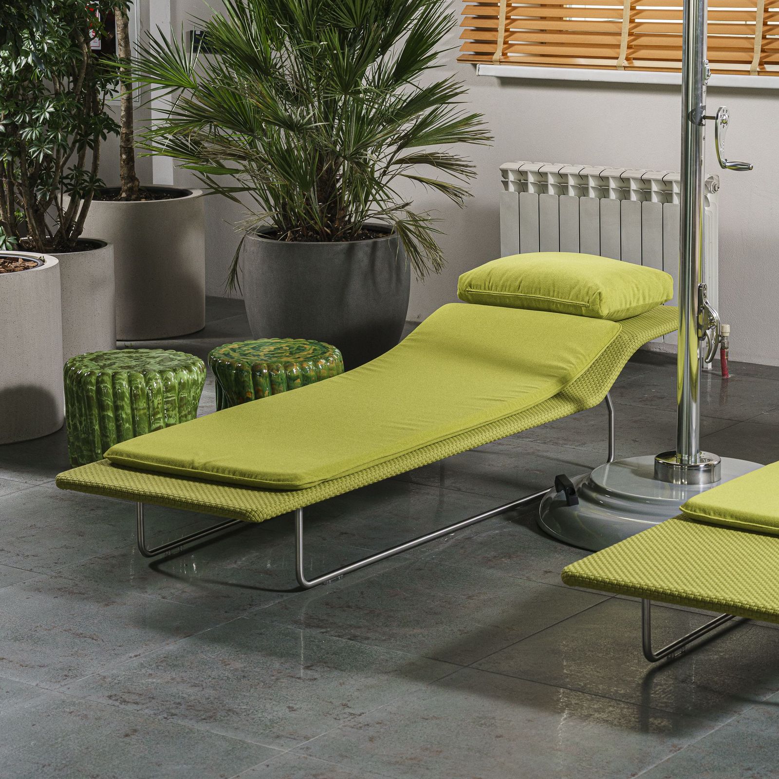 Paola Lenti Уличный шезлонг Surf от Paola Lenti — в интерьере