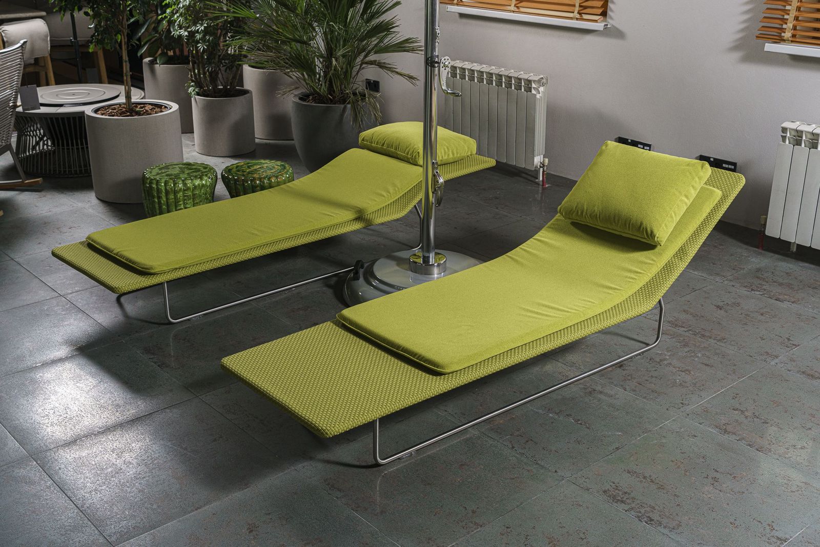 Paola Lenti Уличный шезлонг Surf от Paola Lenti — в интерьере