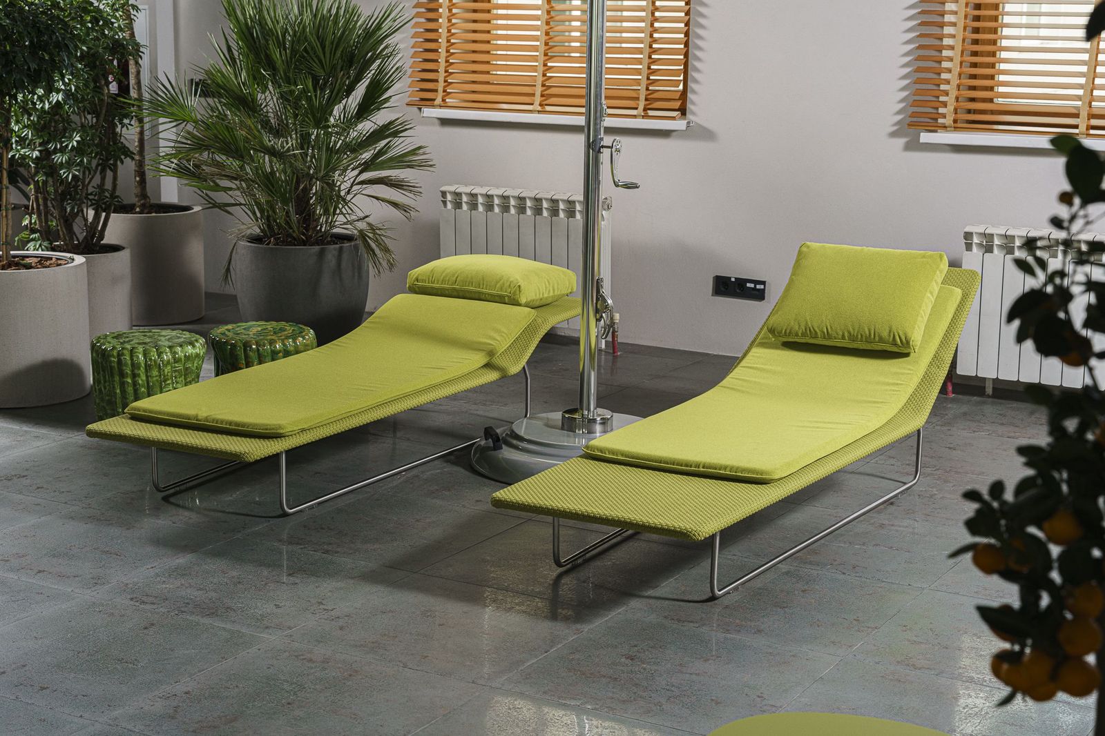 Paola Lenti Уличный шезлонг Surf от Paola Lenti — в интерьере