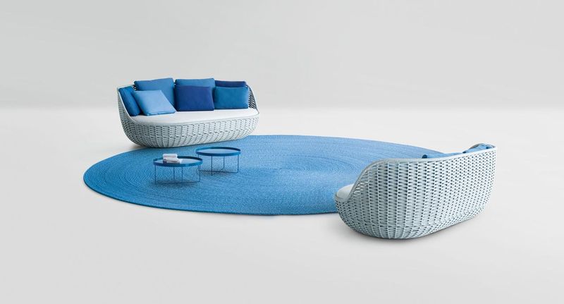 Paola Lenti Уличный диван Orbitry от Paola Lenti — в интерьере