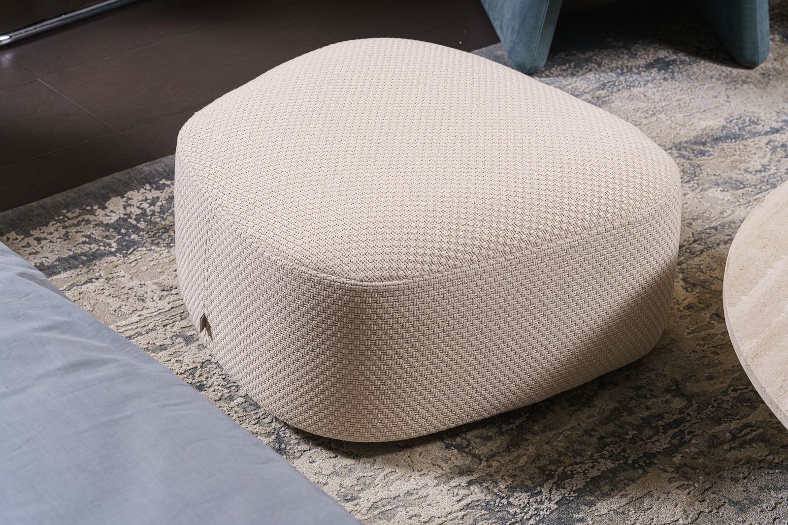 Flou Пуф Outdoor Pierre 913 Noah от Flou — в интерьере