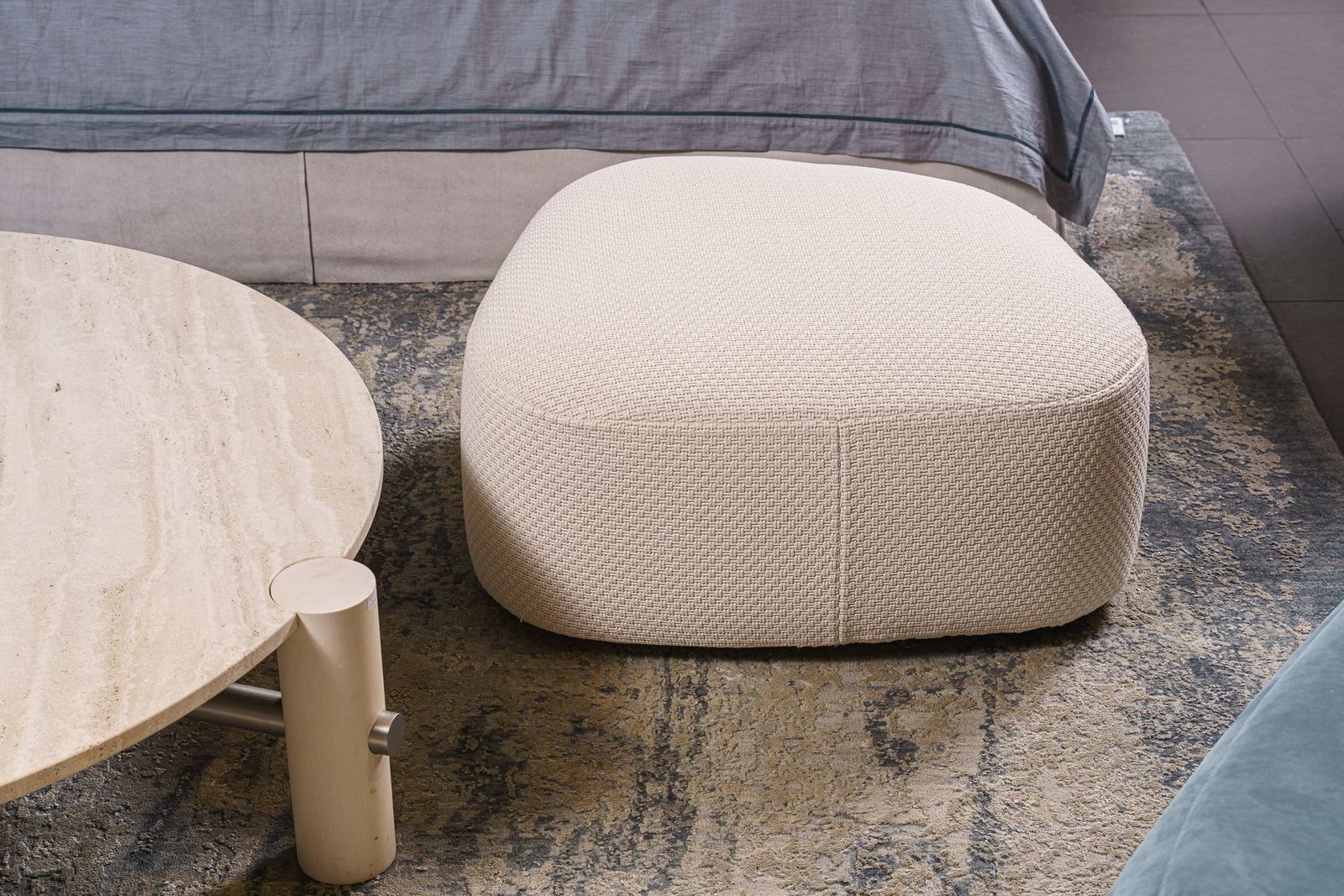 Flou Пуф Outdoor Pierre 913 Noah от Flou — в интерьере