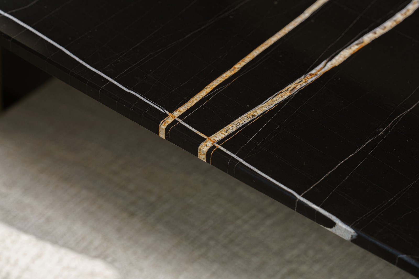 Poliform Стол Concorde Sahara noir 280 от Poliform — в интерьере