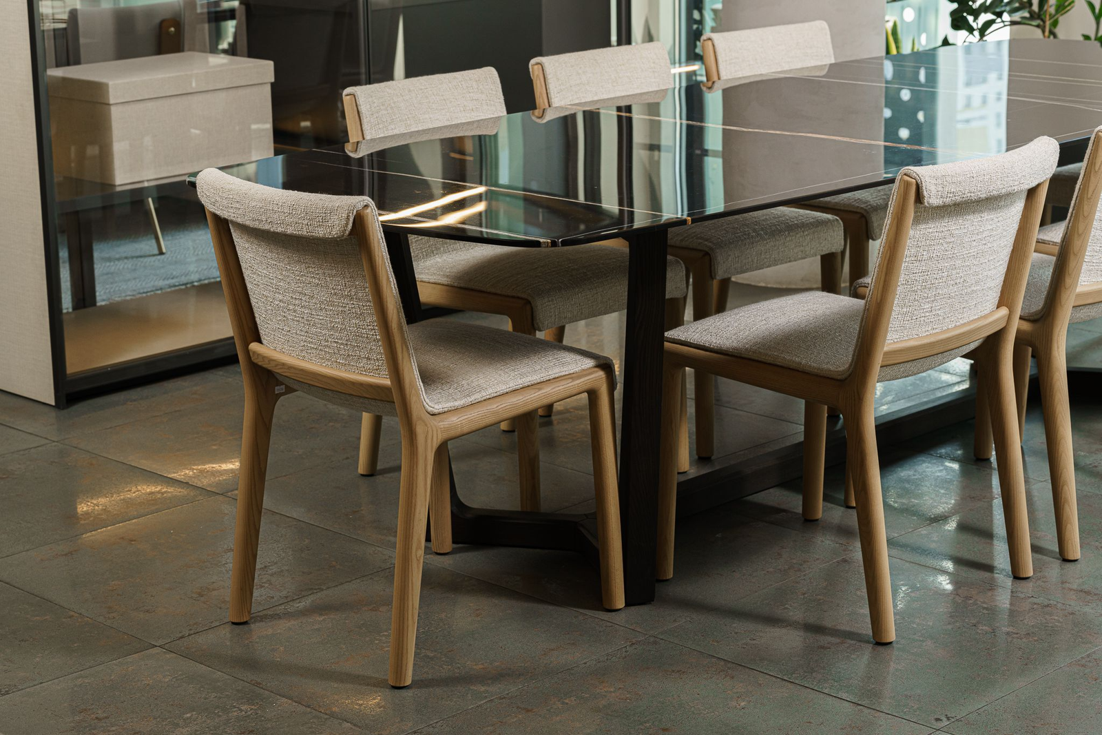 Poliform Стол Concorde Sahara noir 280 от Poliform — в интерьере