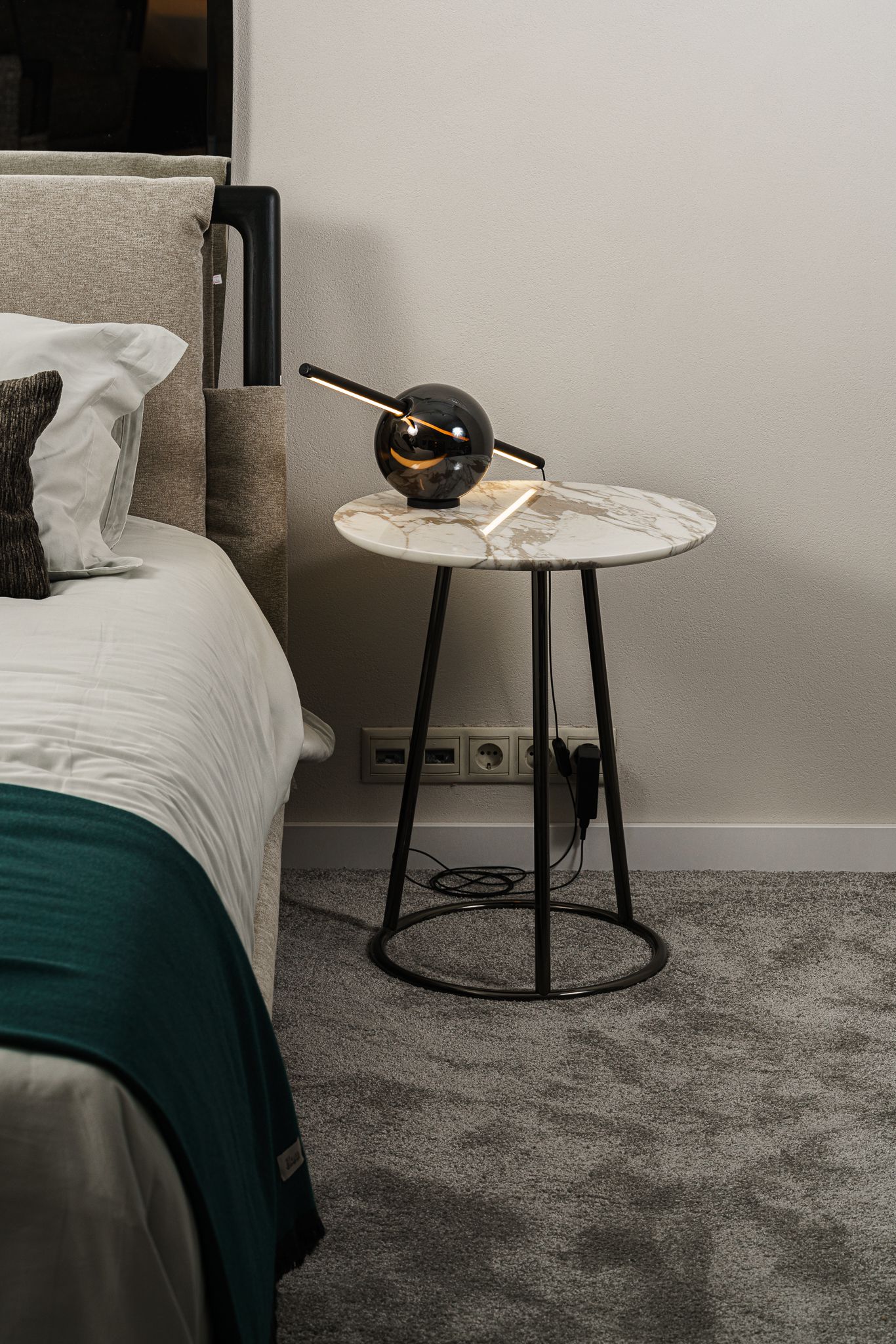 Flou Настольная лампа Rugiada Black Nickel Glass от Flou — в интерьере