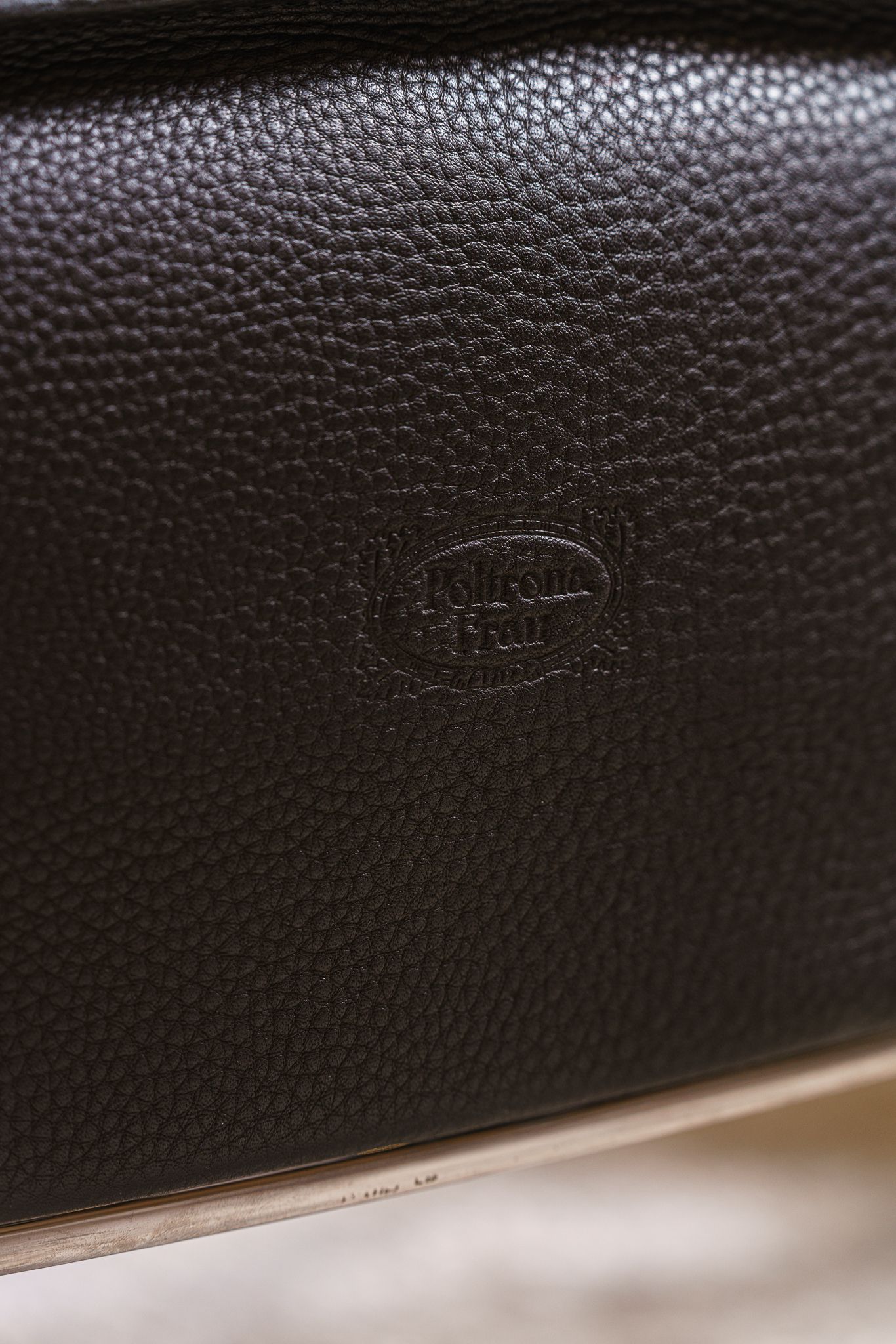 Poltrona Frau Пуф Archibald Gran Comfort Safari Buffalo от Poltrona Frau — в интерьере