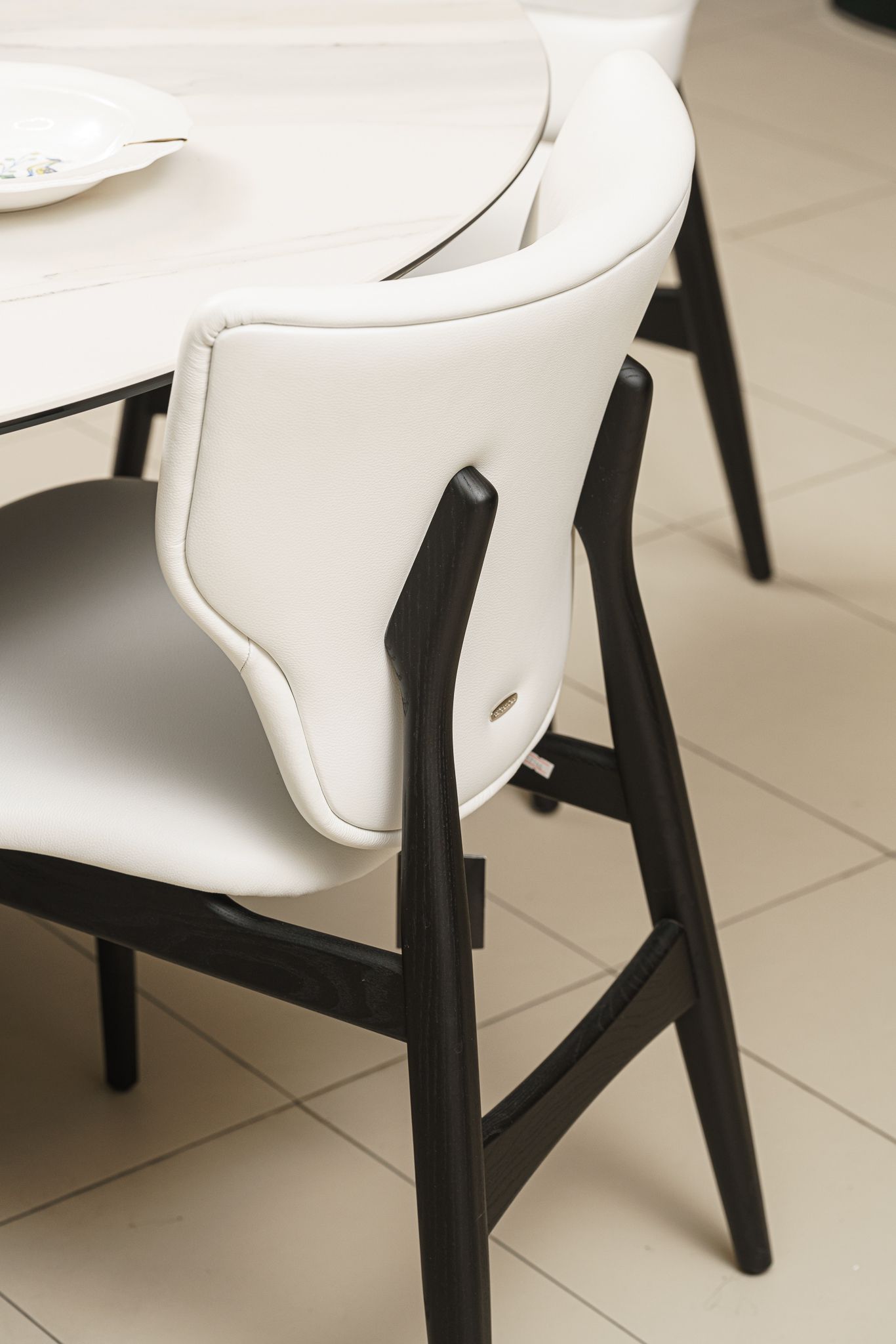 Cattelan Italia Стул Dumbo Bianco and Frassino nero от Cattelan Italia — в интерьере