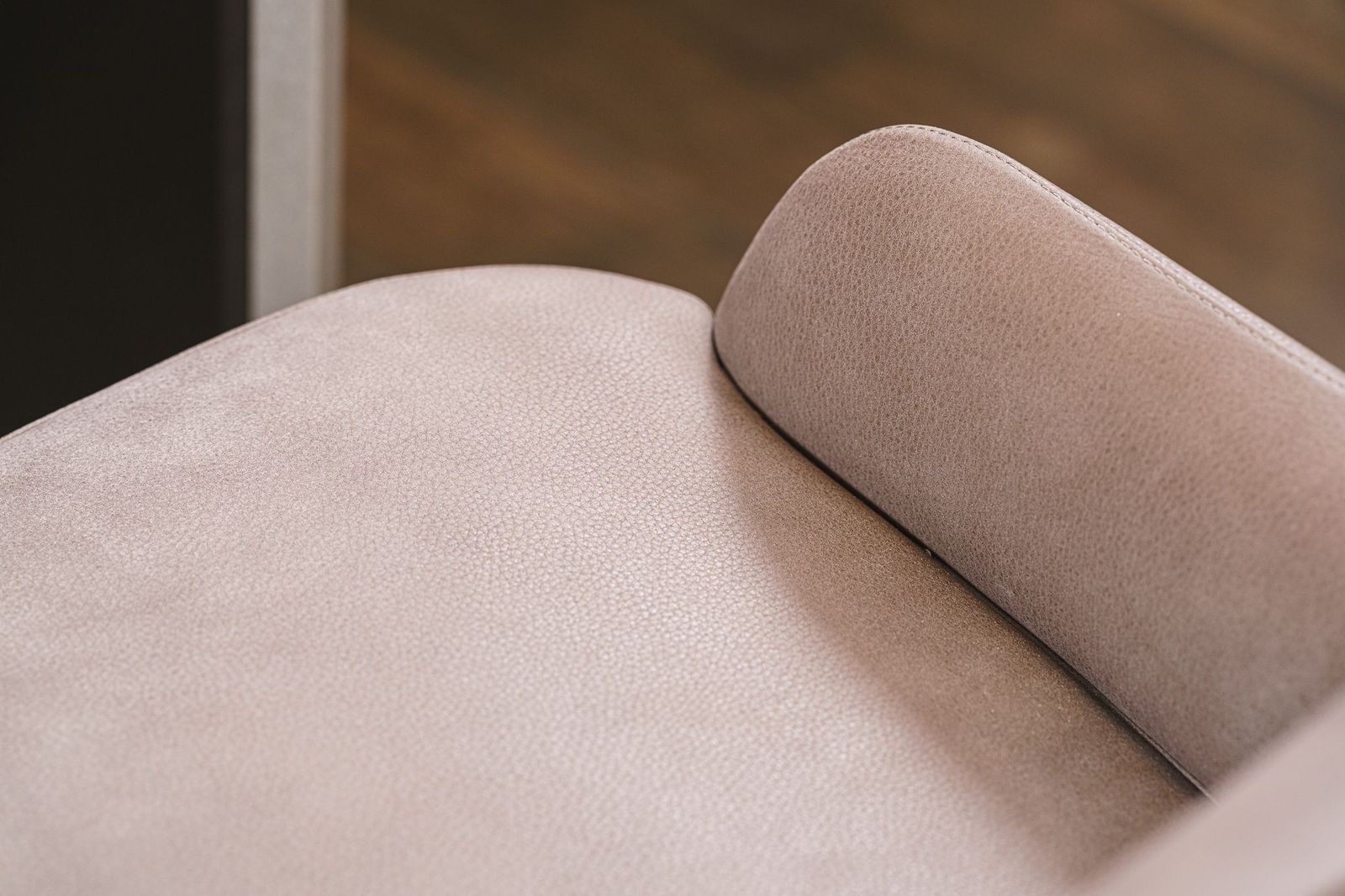 Poliform Полубарный стул Sophie Lite Pelle Silk Talpa 03 от Poliform — в интерьере