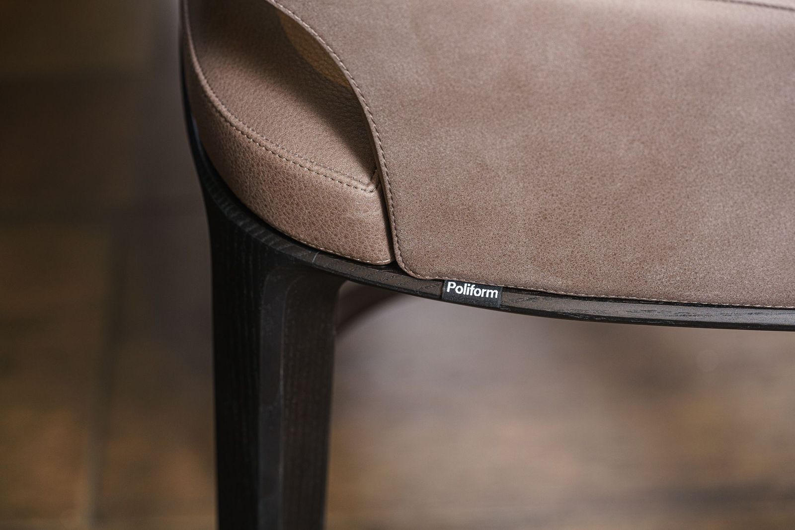 Poliform Полубарный стул Sophie Lite Pelle Silk Talpa 03 от Poliform — в интерьере