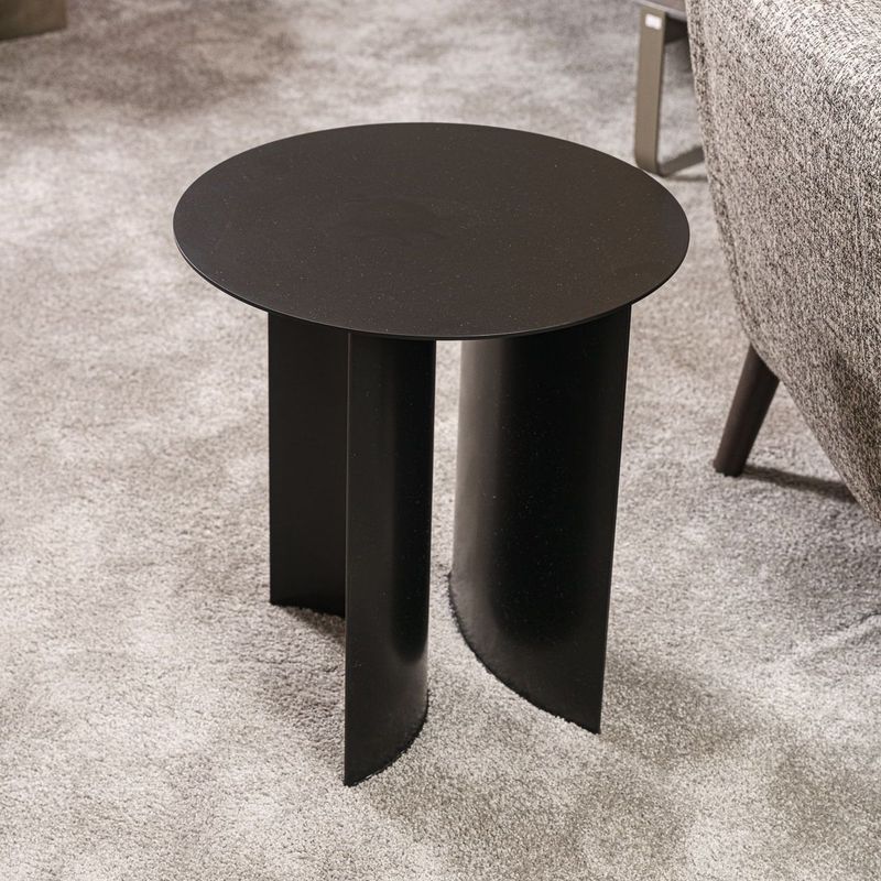 Flou Кофейный столик Pierre 45 Matt black от Flou — в интерьере