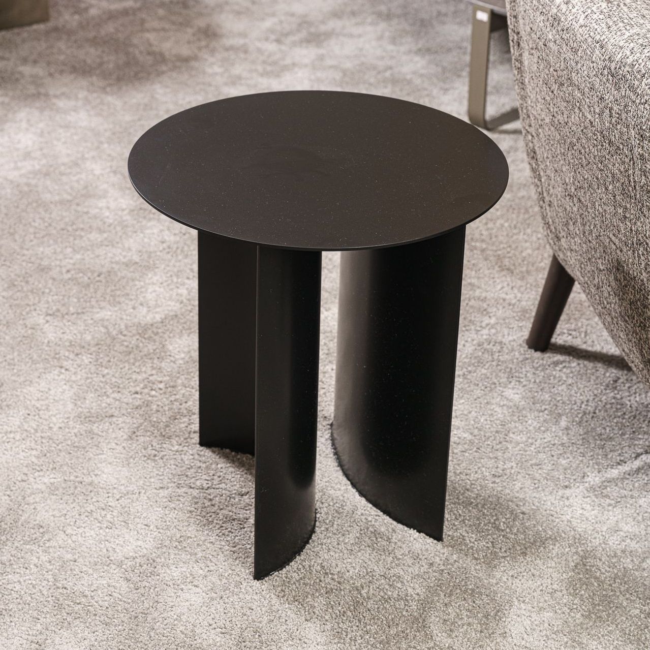 Flou Кофейный столик Pierre 45 Matt black от Flou — в интерьере
