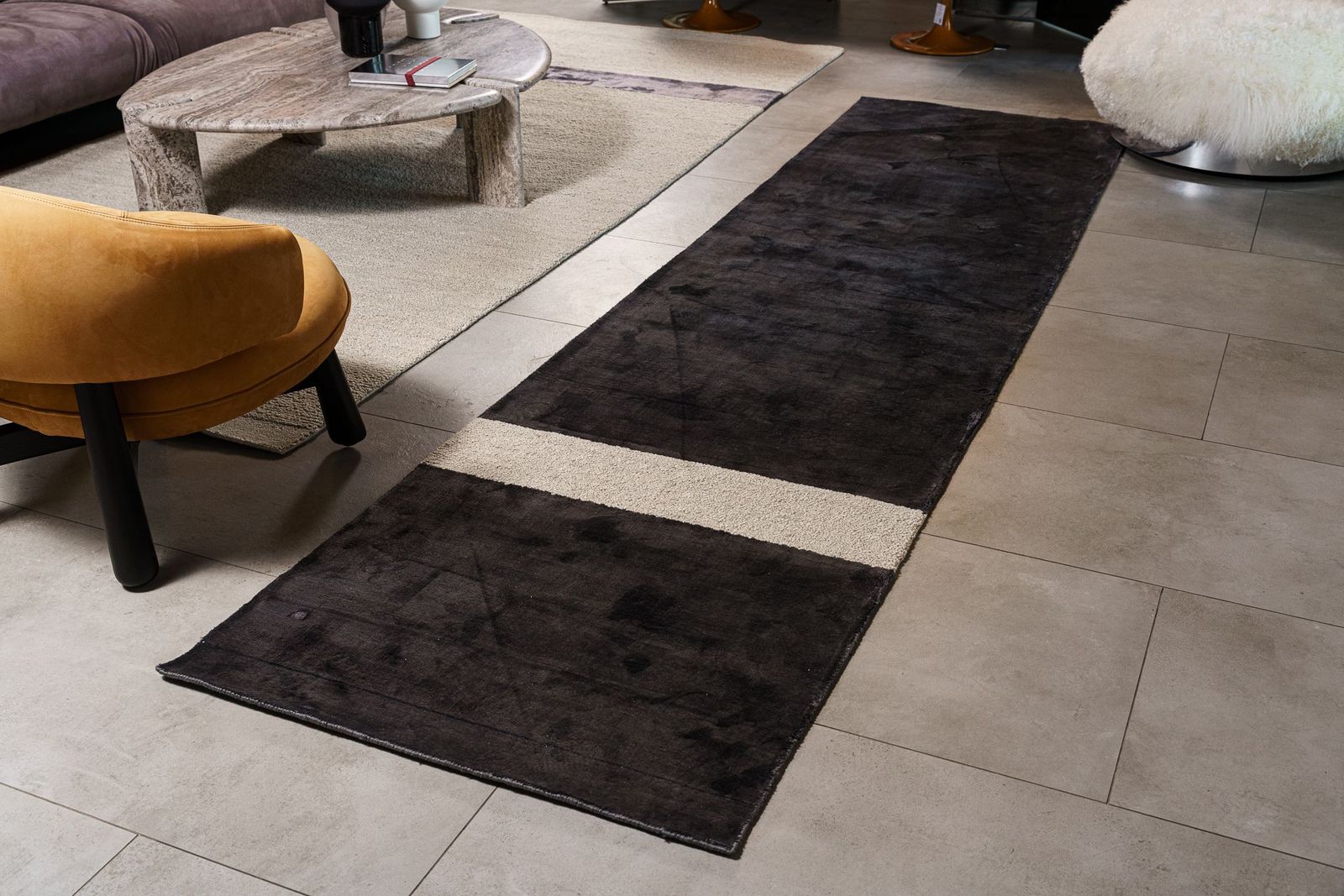Baxter Ковер Terai B Charcoal Base /Nuage Decoratio от Baxter — в интерьере